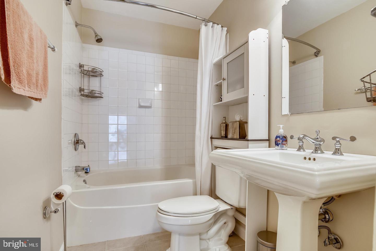 TREVOR HOUSE - Residential Lease