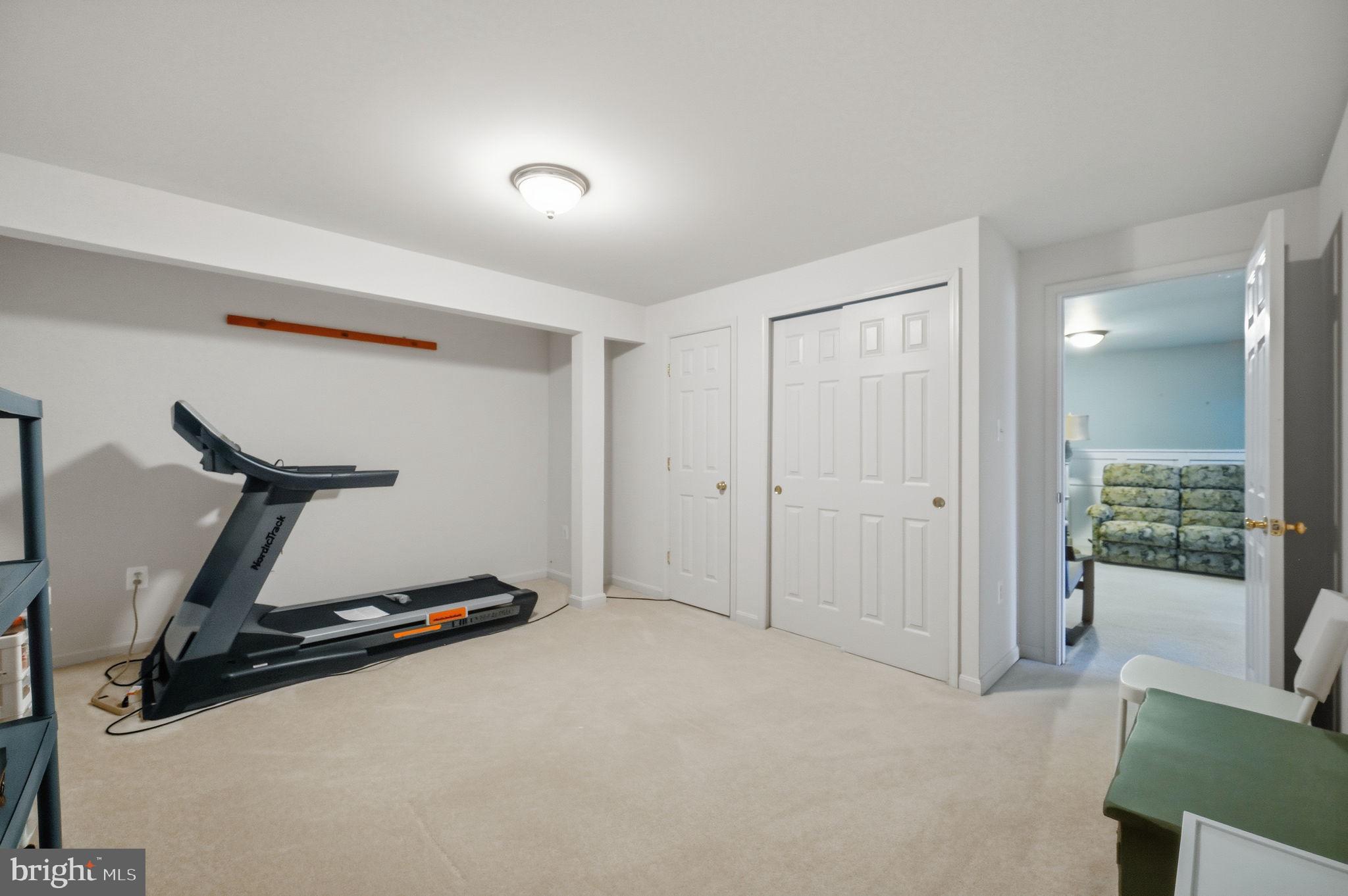 BROAD RUN OAKS - Residential