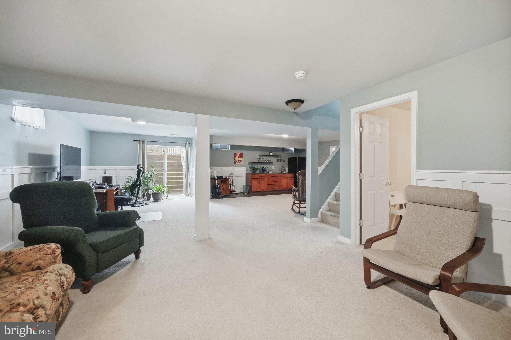 BROAD RUN OAKS - Residential