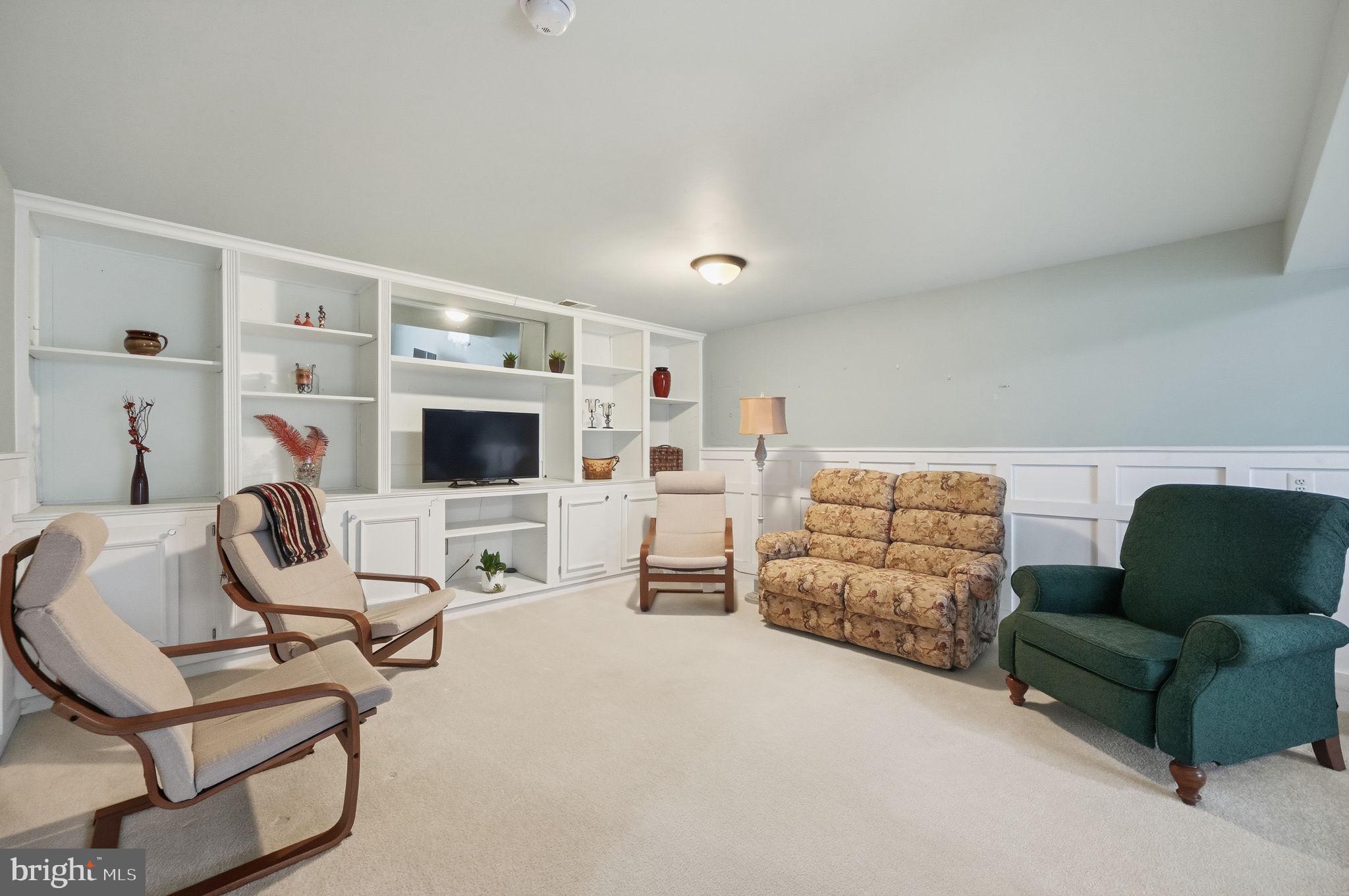 BROAD RUN OAKS - Residential