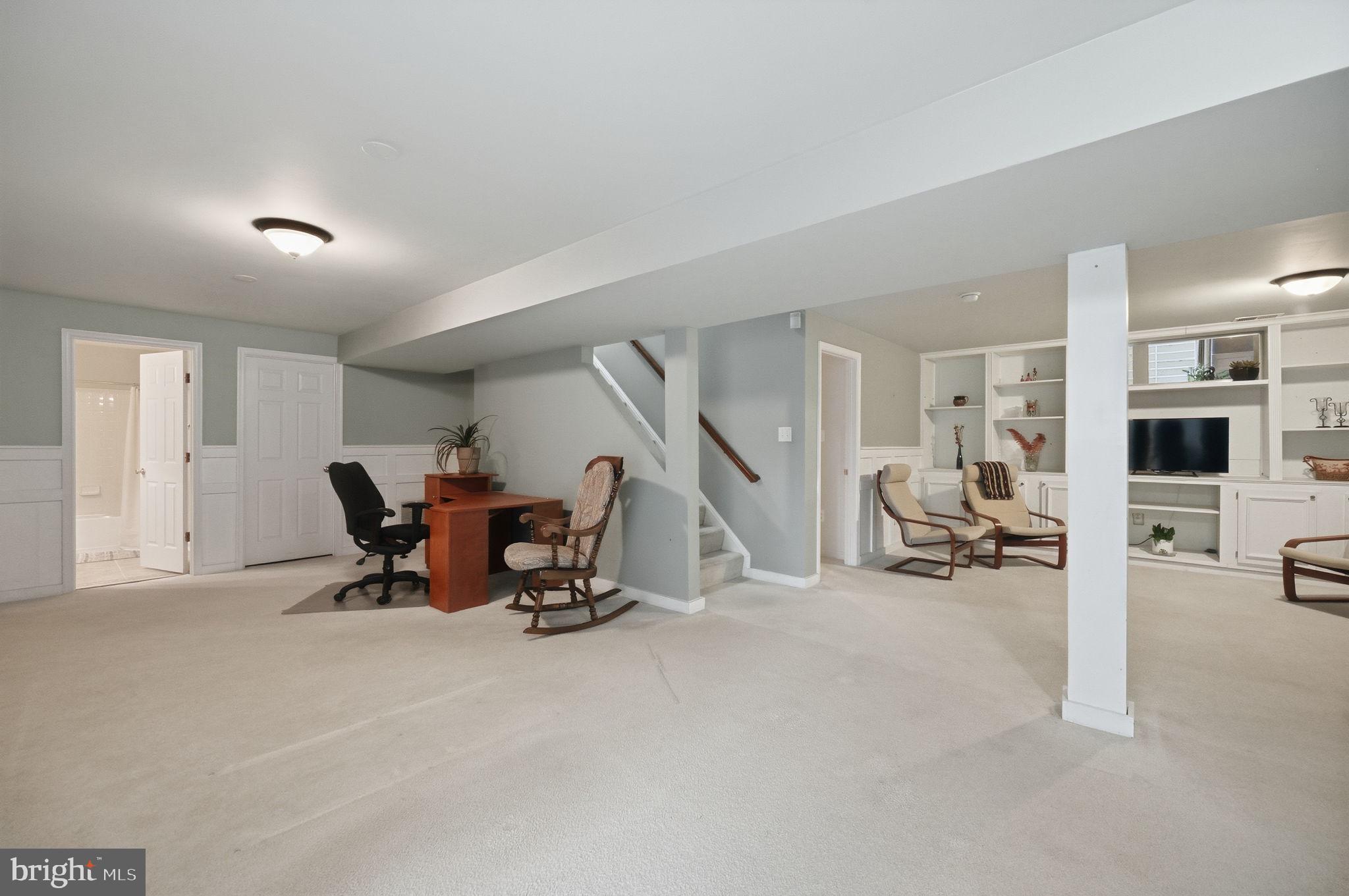 BROAD RUN OAKS - Residential