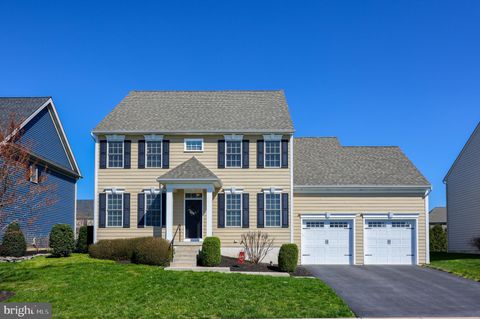 Photo of 637 INTEGRITY DR, LITITZ, PA 17543 (MLS # PALA2033158)