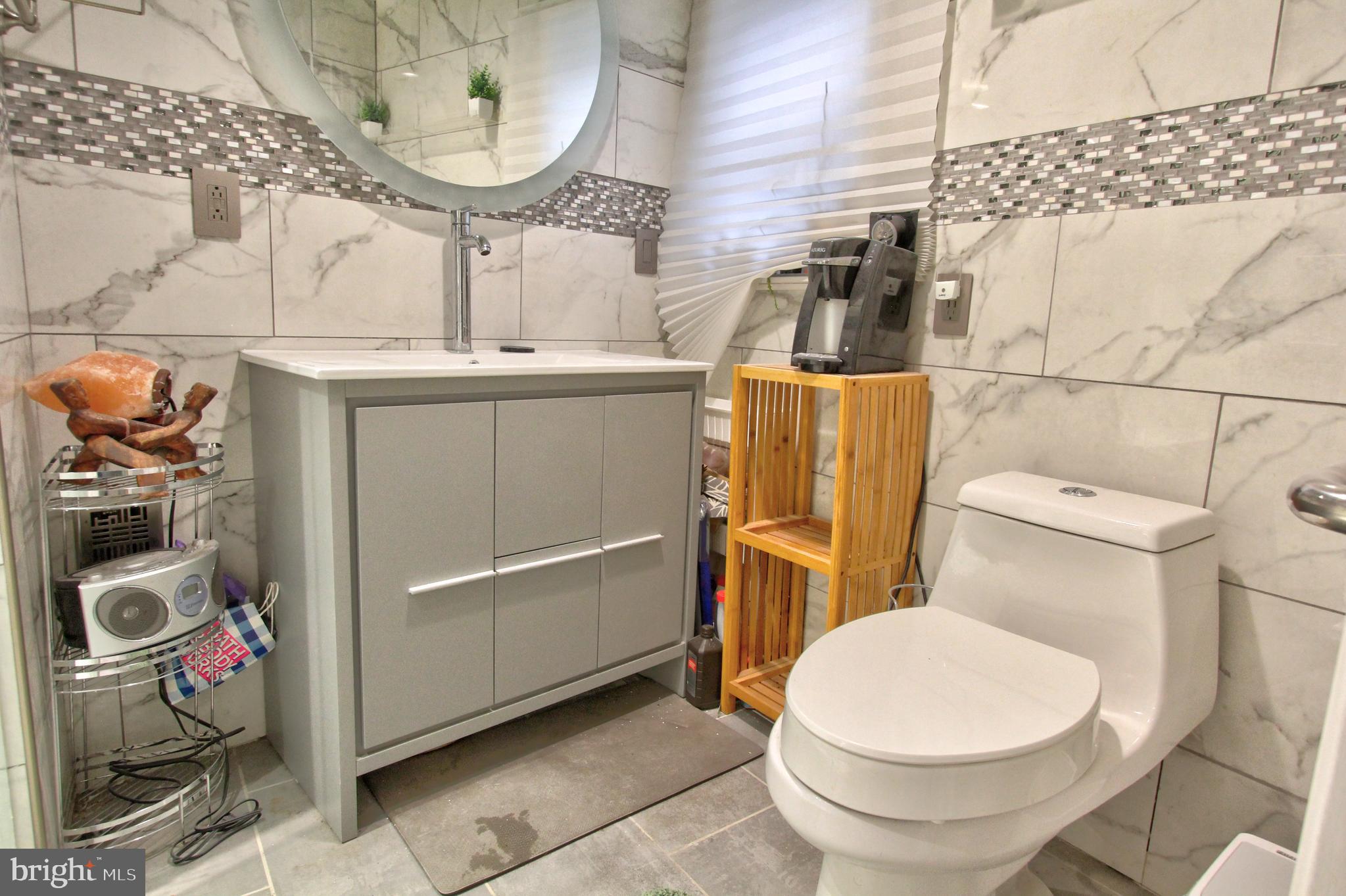 QUEEN VILLAGE - Residential