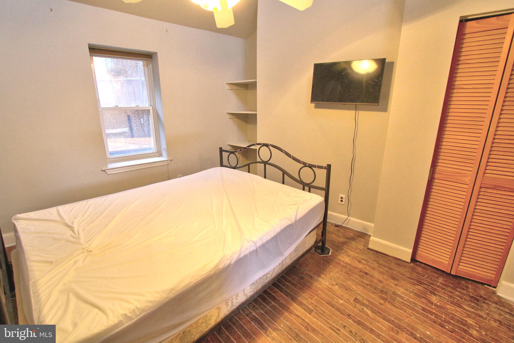 QUEEN VILLAGE - Residential