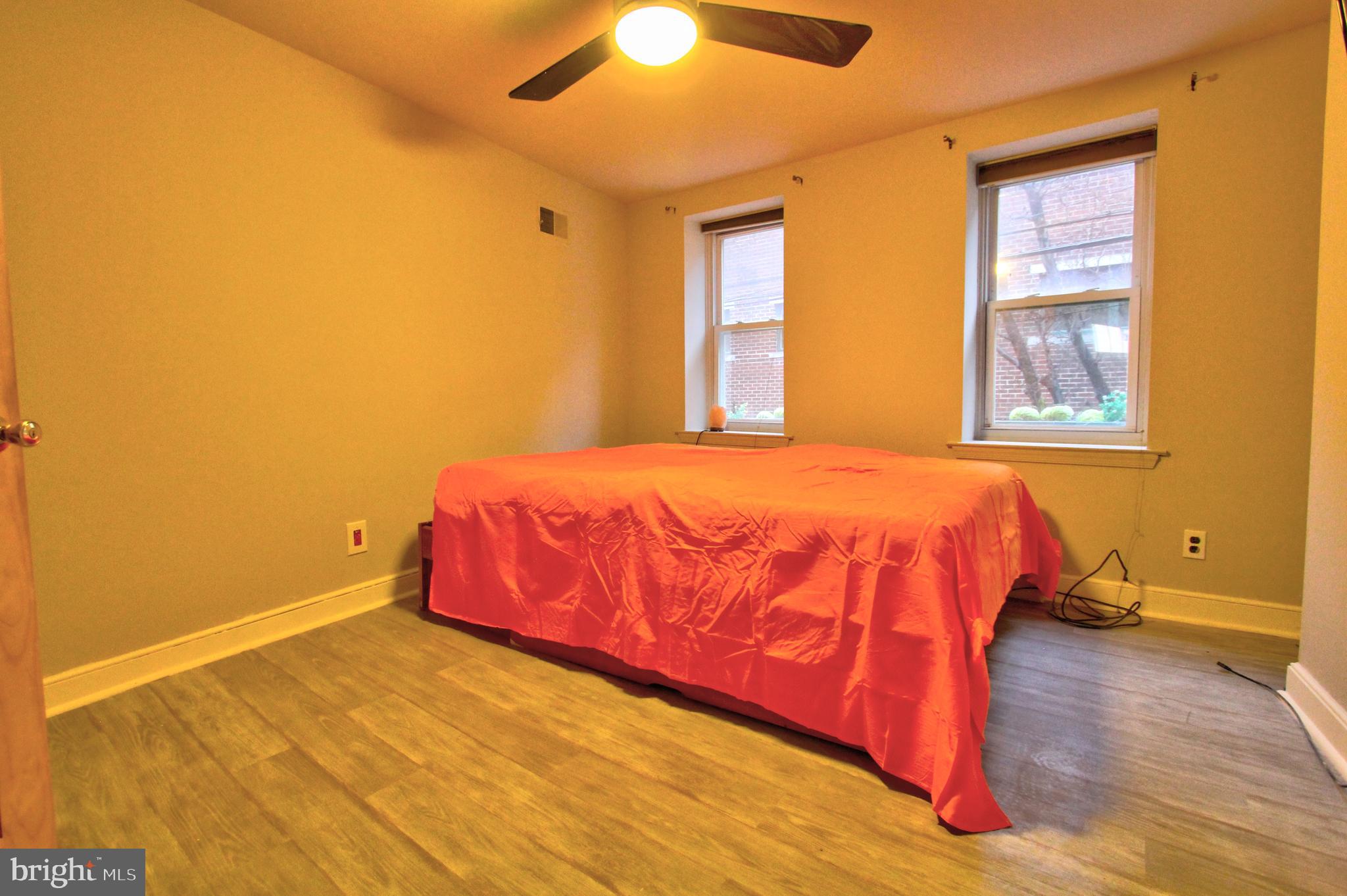 QUEEN VILLAGE - Residential