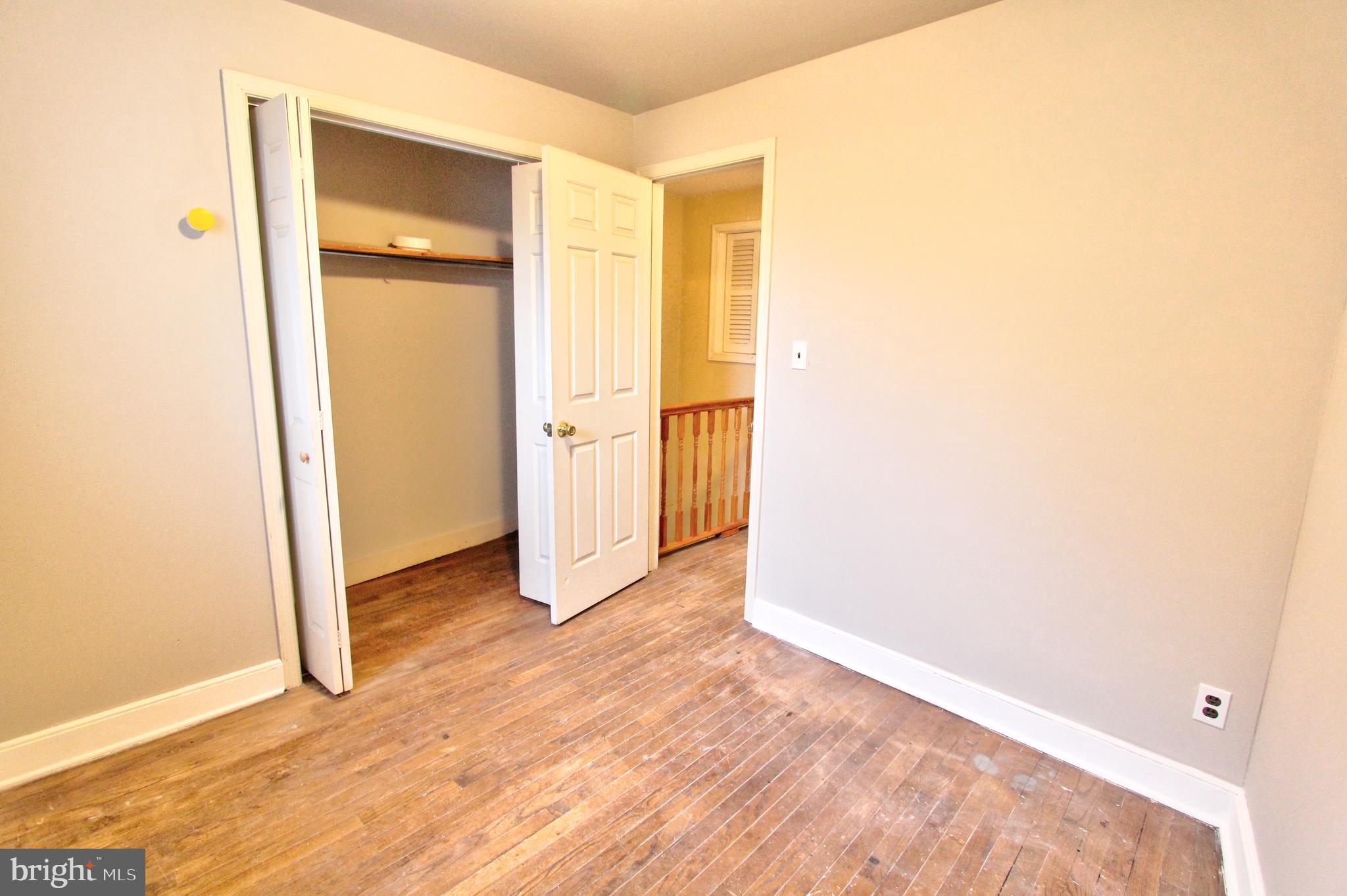 QUEEN VILLAGE - Residential