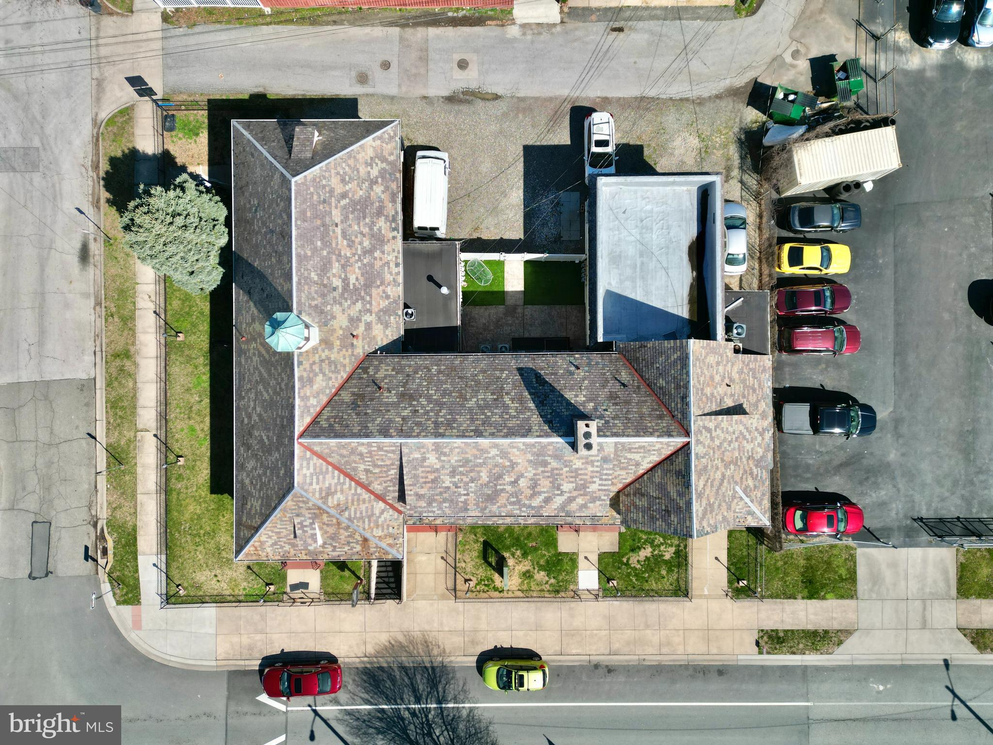 8 COMMONWEALTH AVENUE