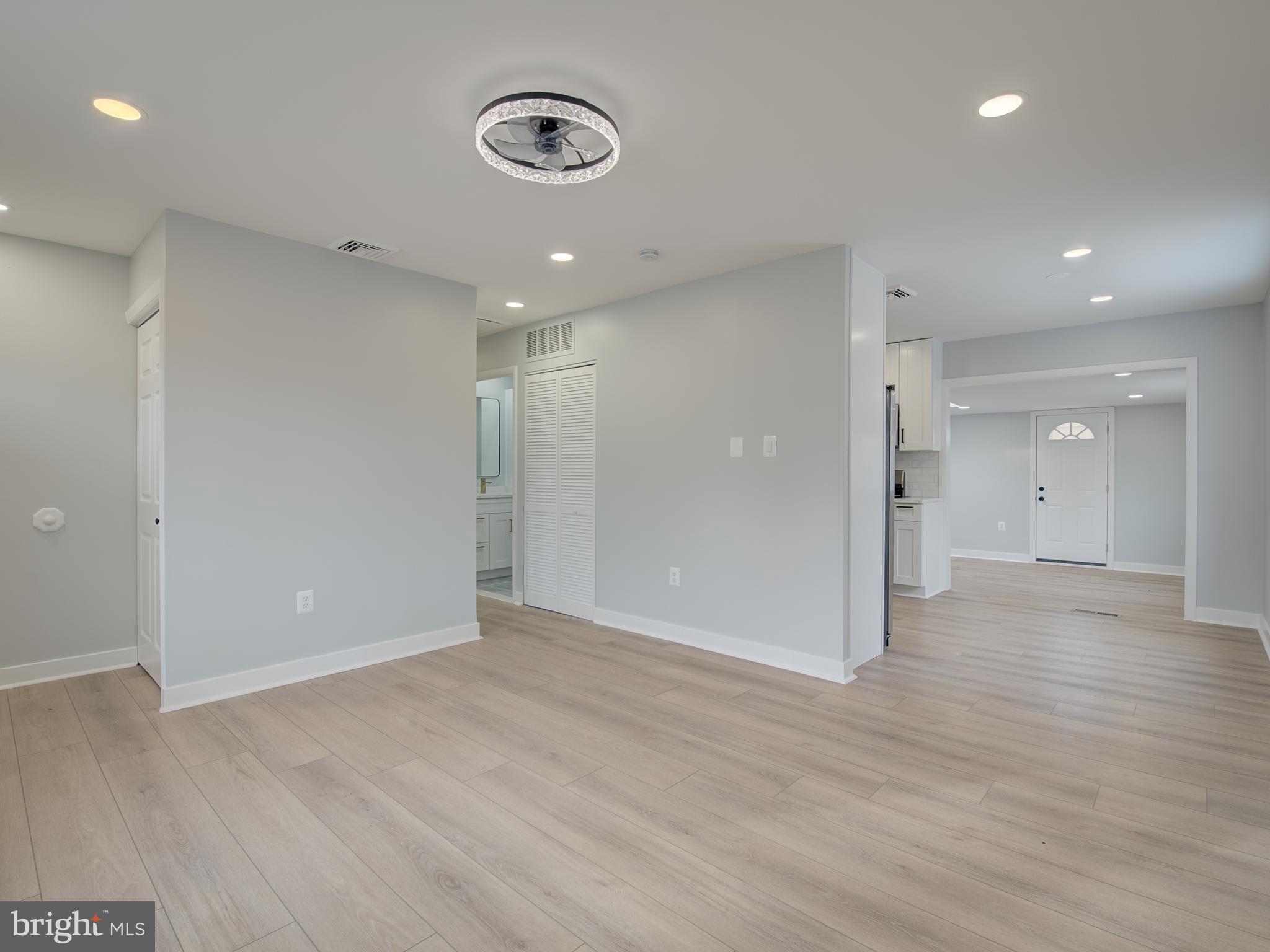 SUBURBIA - Residential