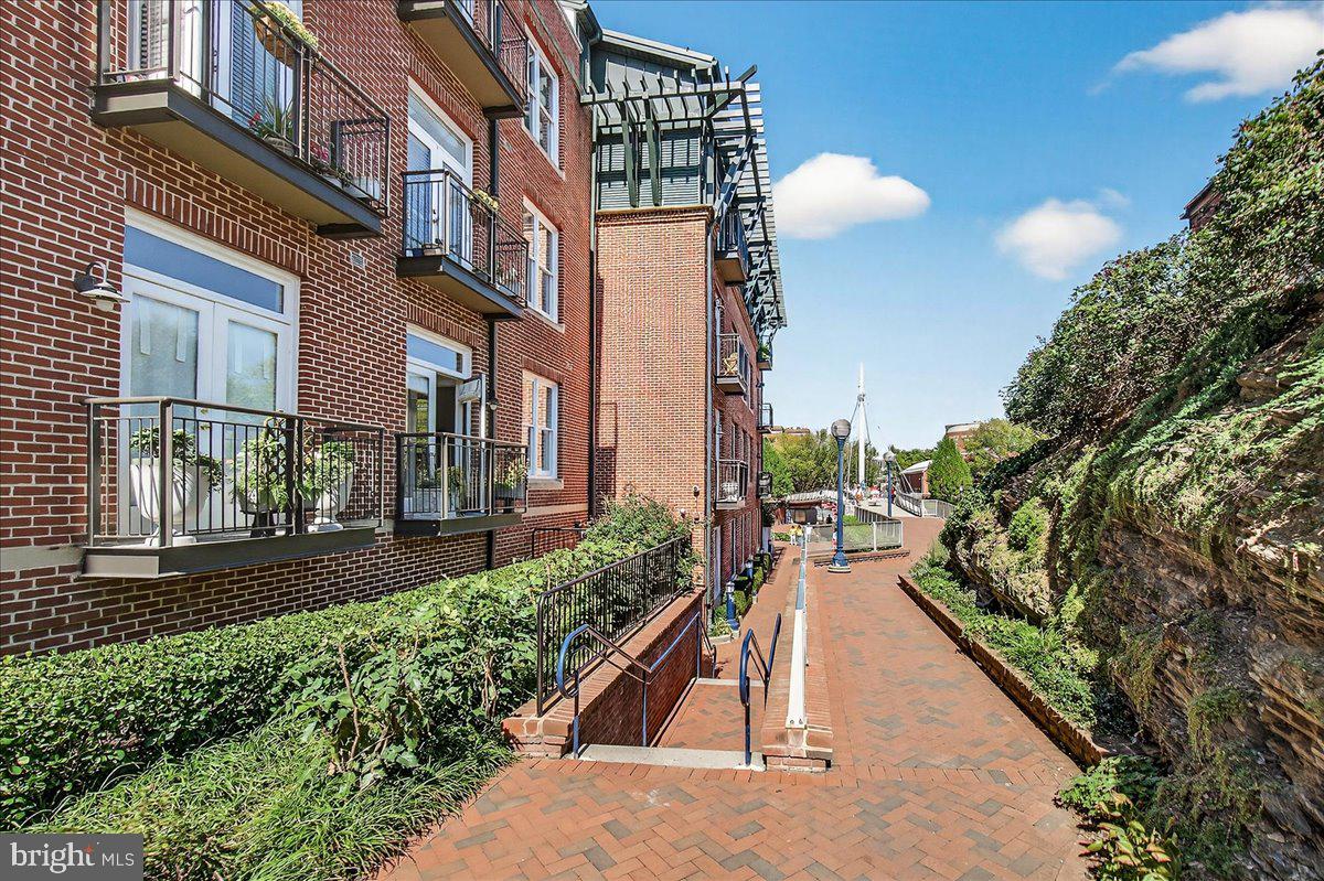 MAXWELL PLACE - Residential