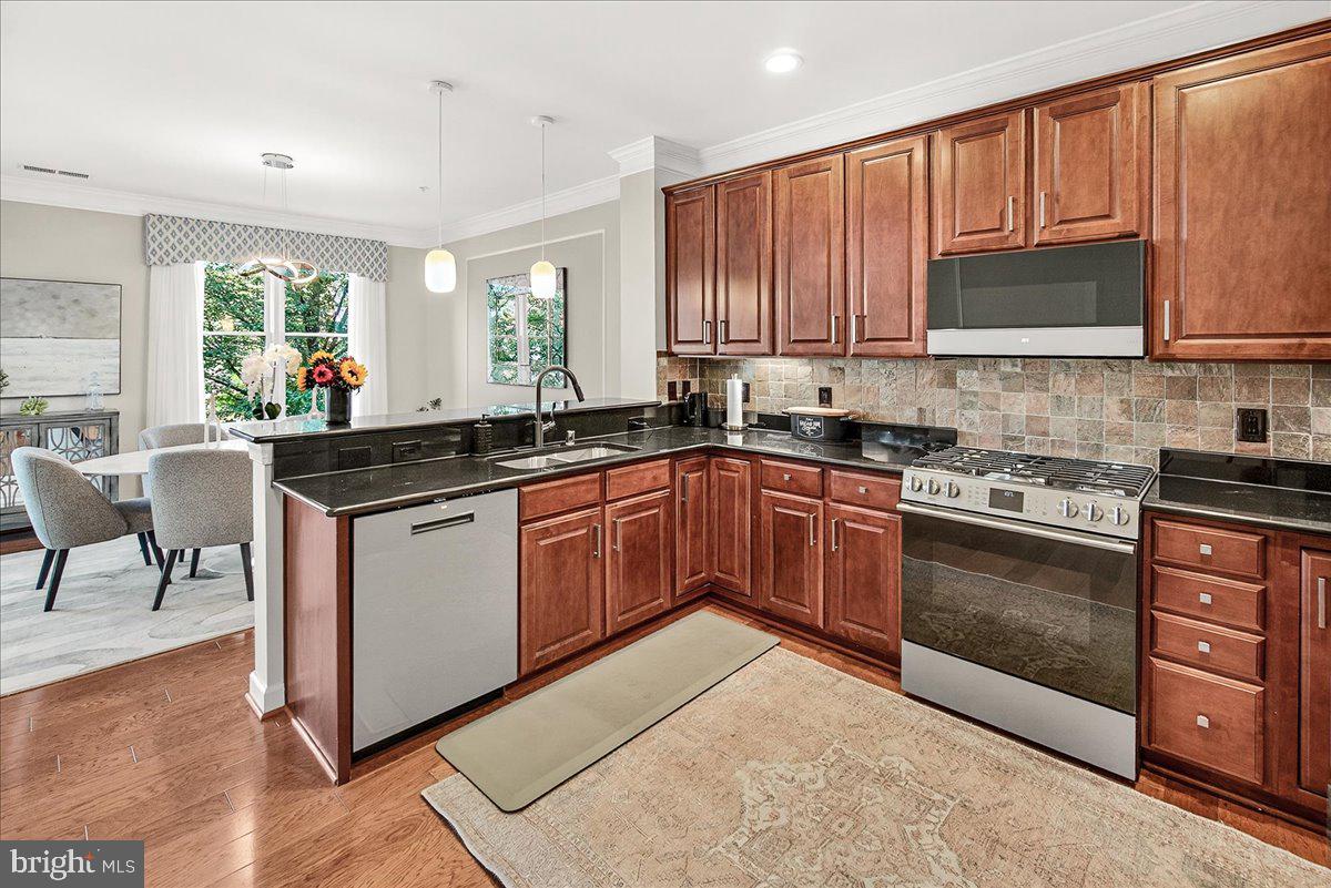 MAXWELL PLACE - Residential