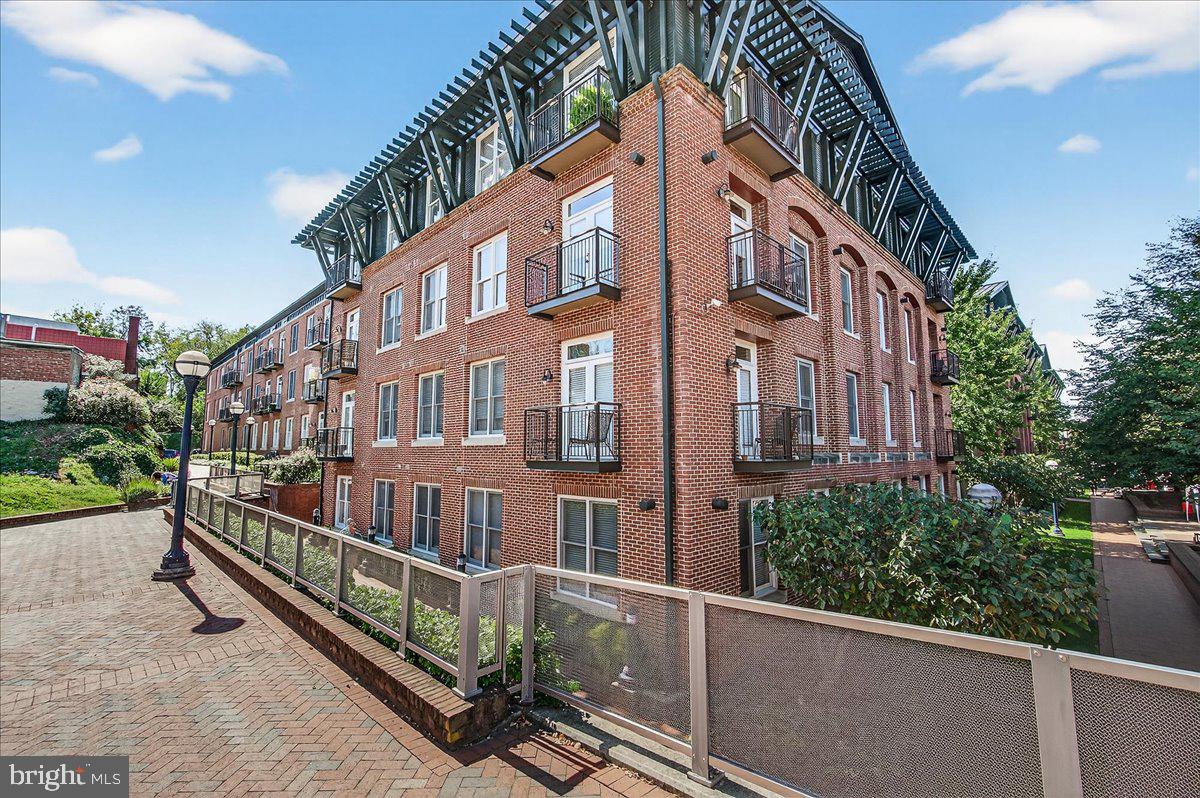 MAXWELL PLACE - Residential