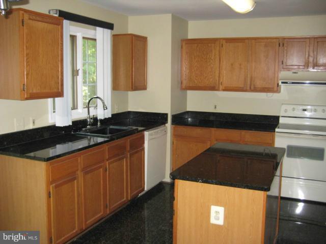 WOODGATE MANOR - Residential Lease