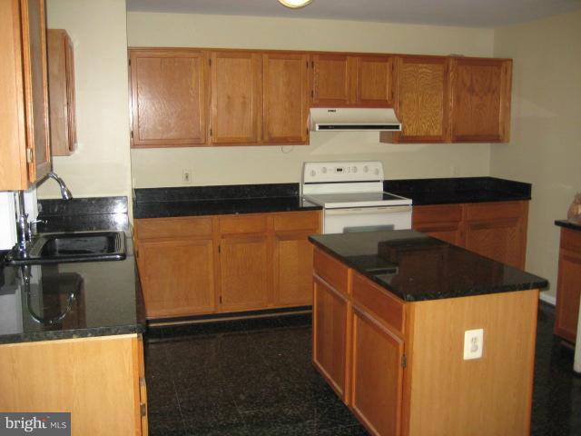 WOODGATE MANOR - Residential Lease