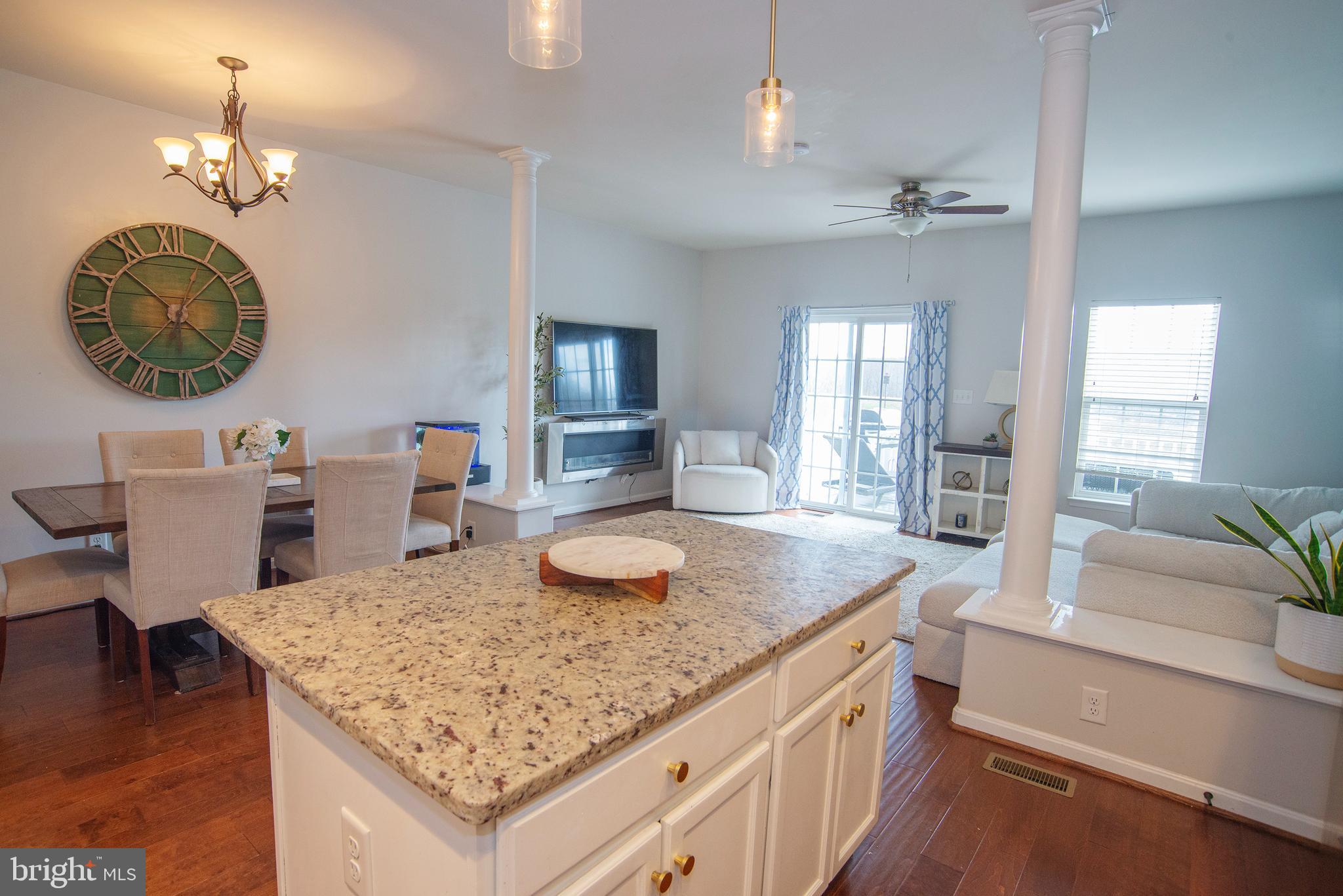 LAKESIDE - Residential