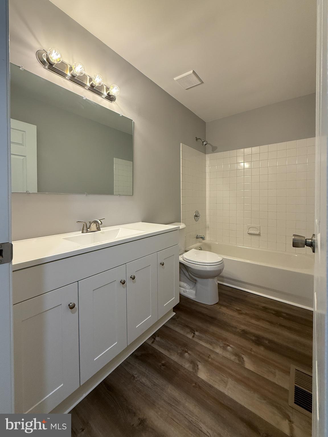 PINE TREE RIDGE - Residential Lease