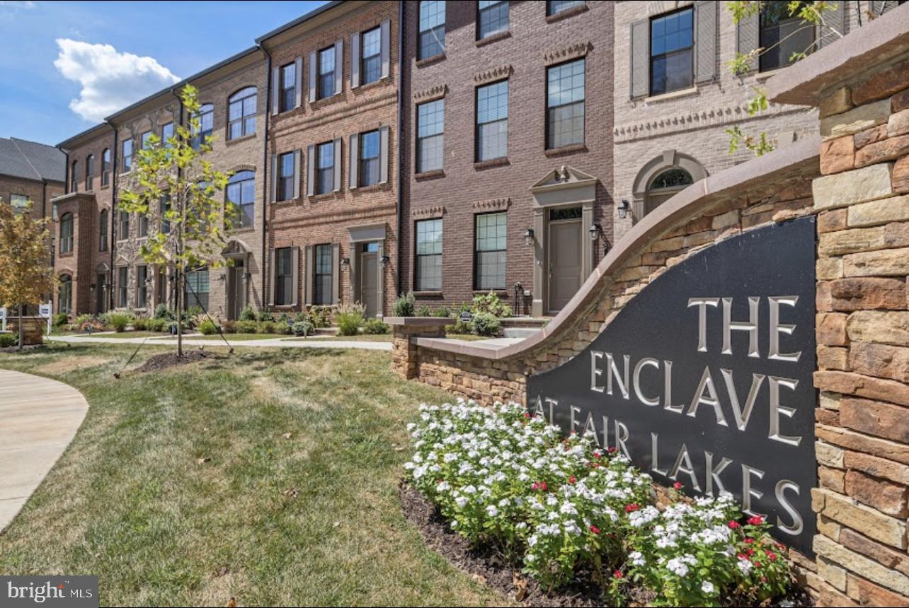 ENCLAVE AT FAIR LAKES - Residential
