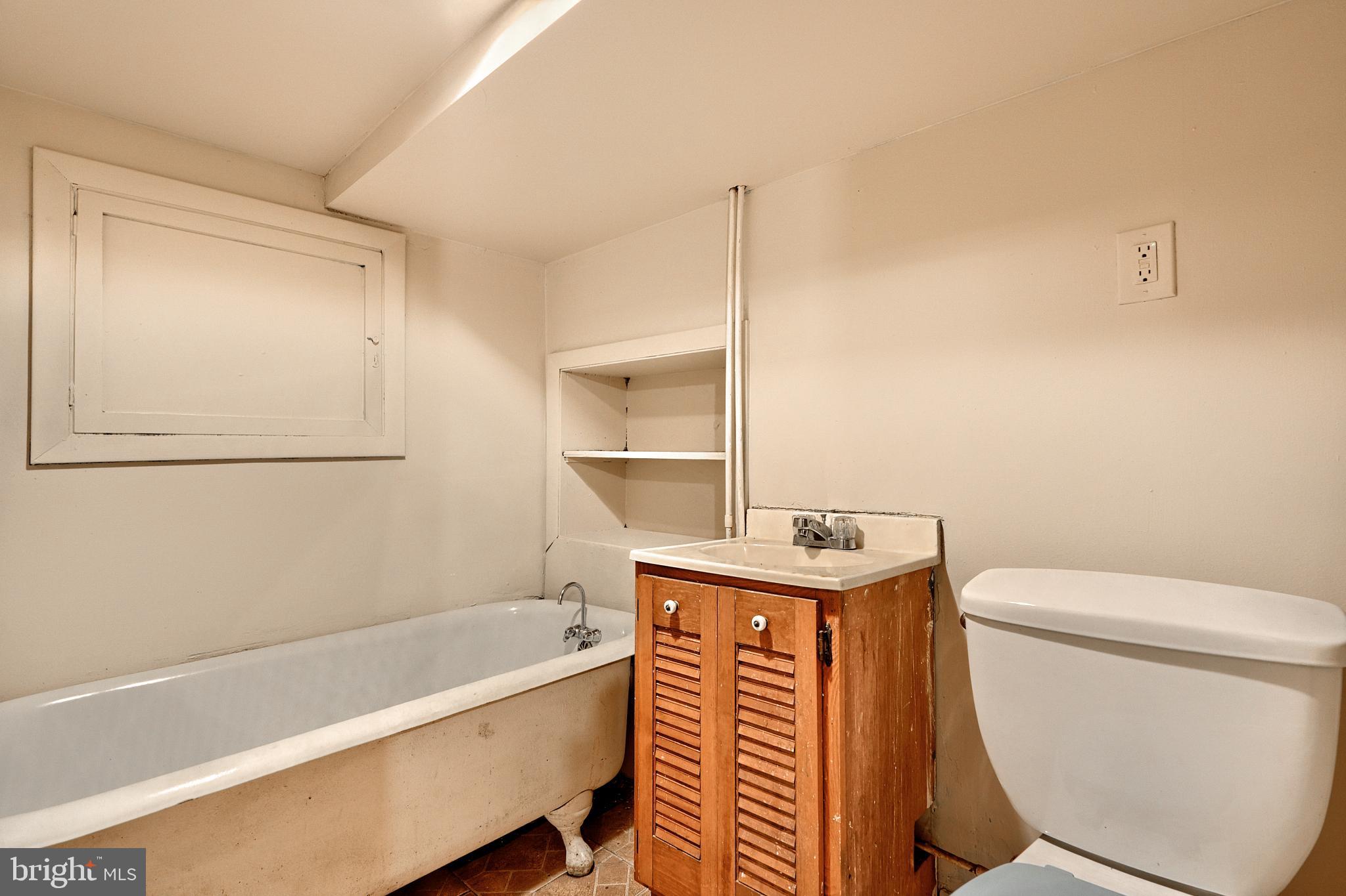 ELLWOOD PARK - Residential