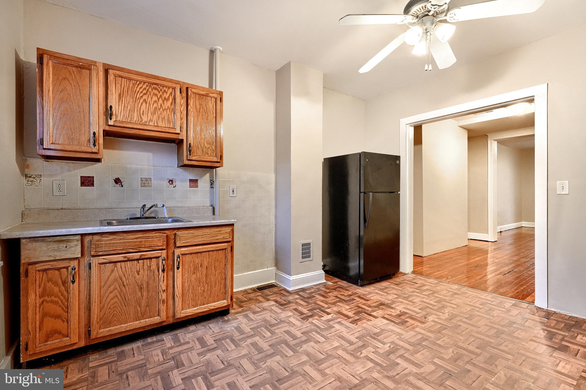 ELLWOOD PARK - Residential