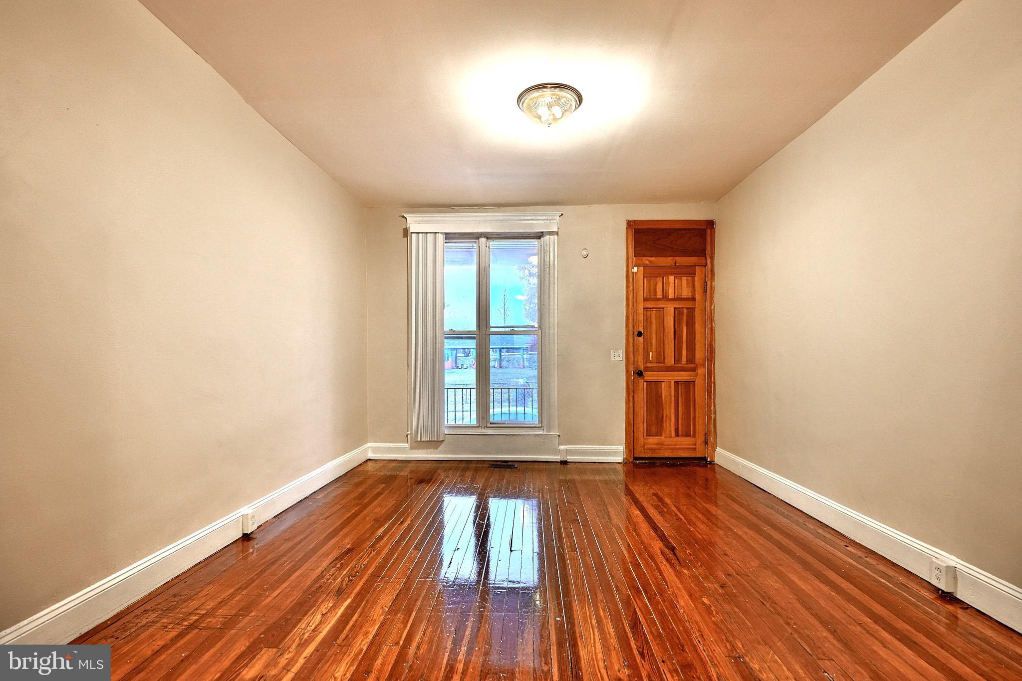 427 N ELLWOOD AVENUE