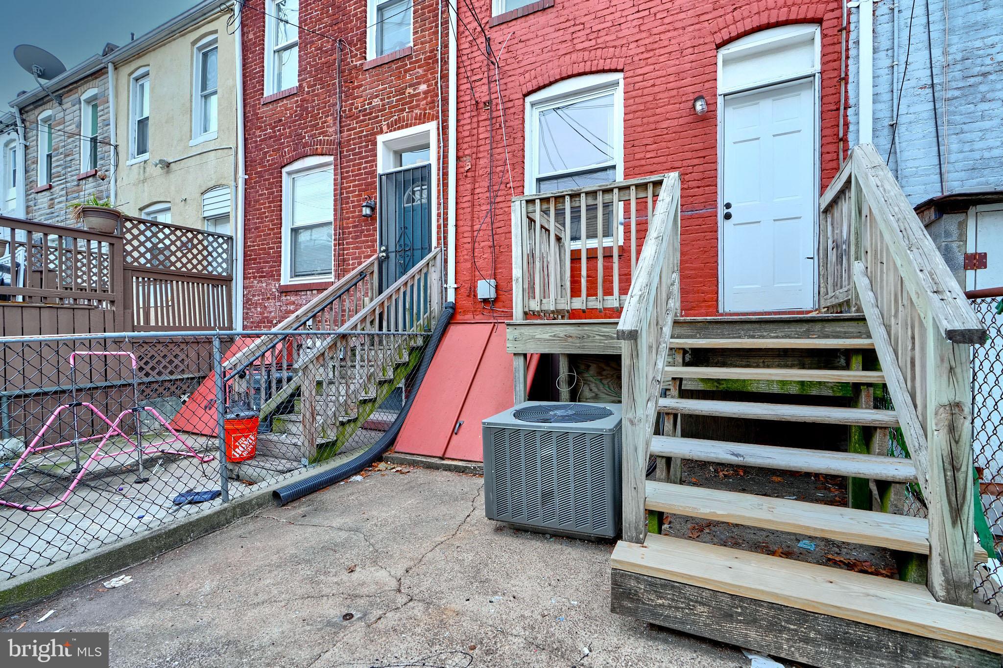 ELLWOOD PARK - Residential