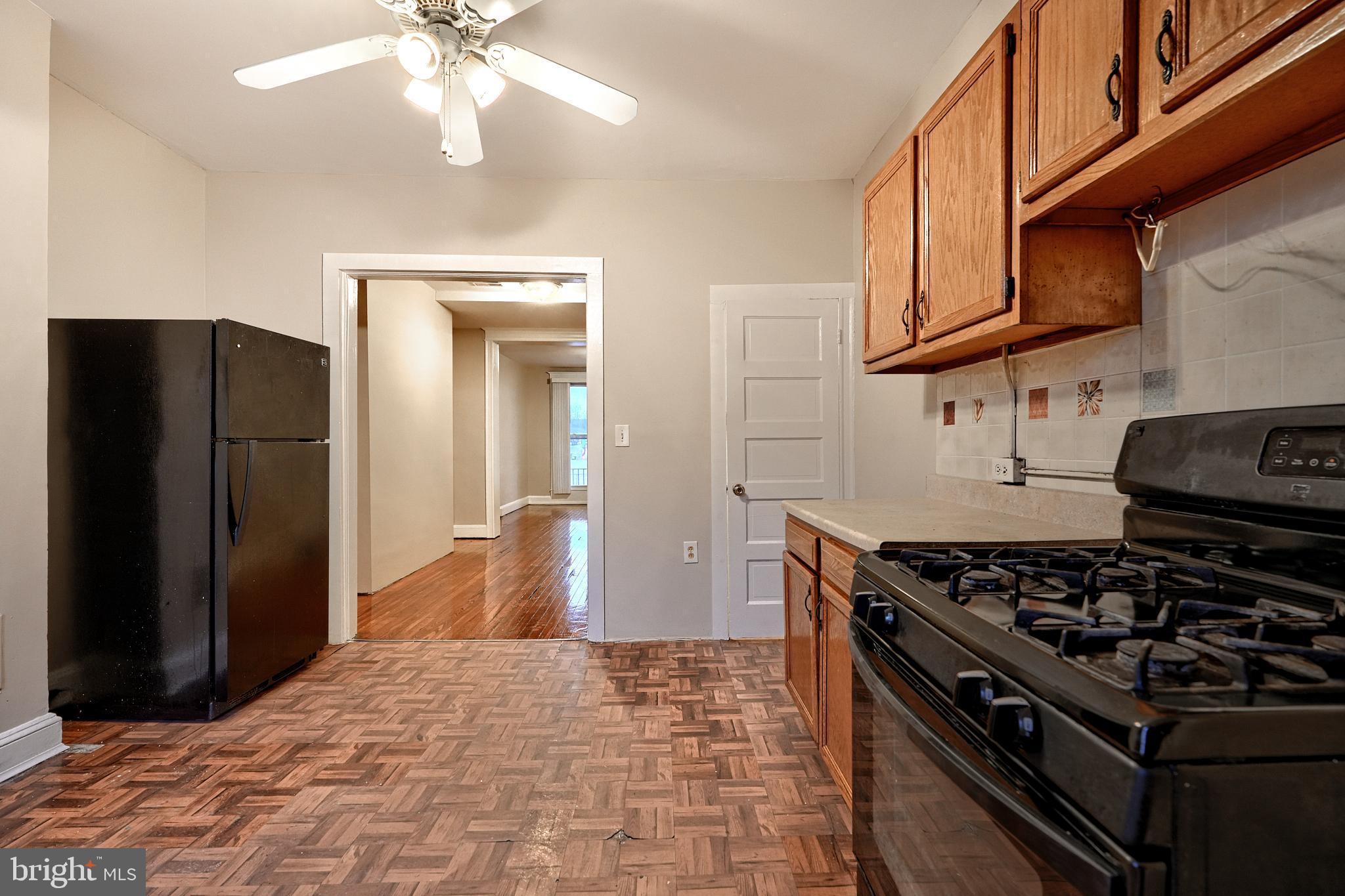 ELLWOOD PARK - Residential