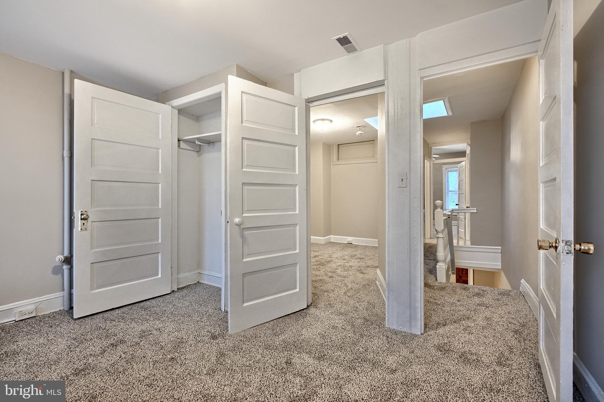 ELLWOOD PARK - Residential