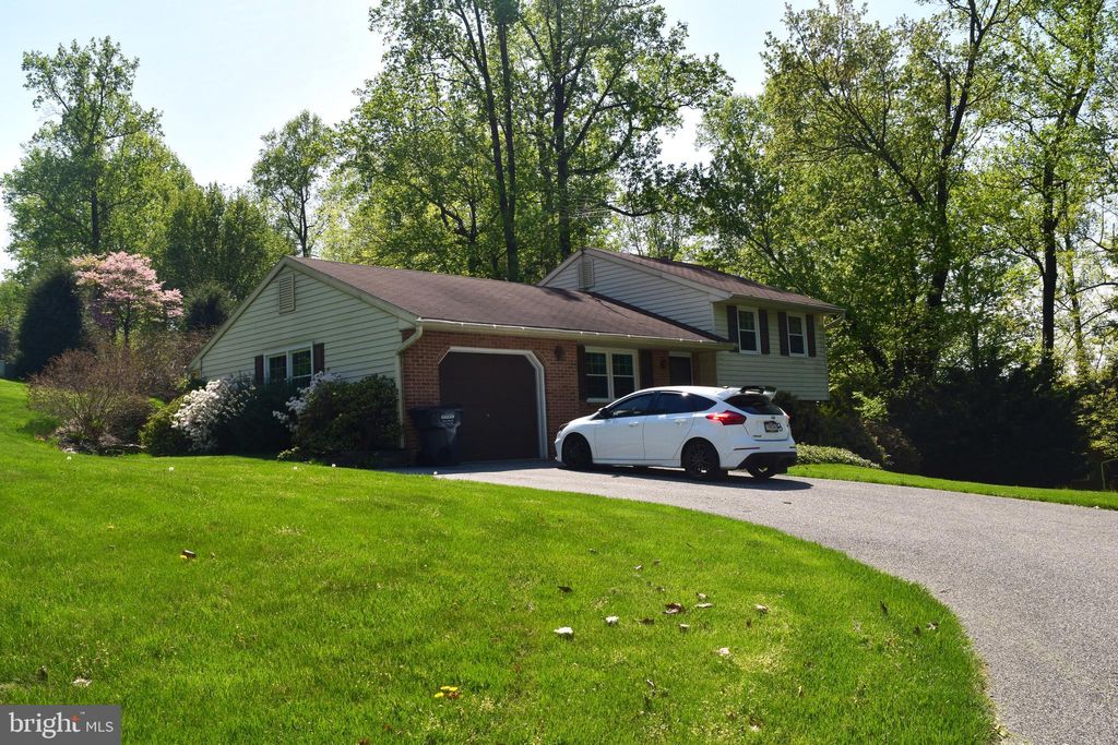 Photo of 4 DEN MAR DR, HOLTWOOD, PA 17532 (MLS # PALA2033888)