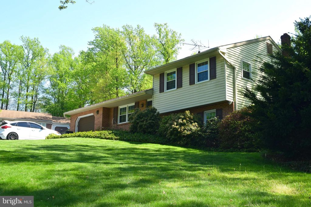 Photo of 4 DEN MAR DR, HOLTWOOD, PA 17532 (MLS # PALA2033888)