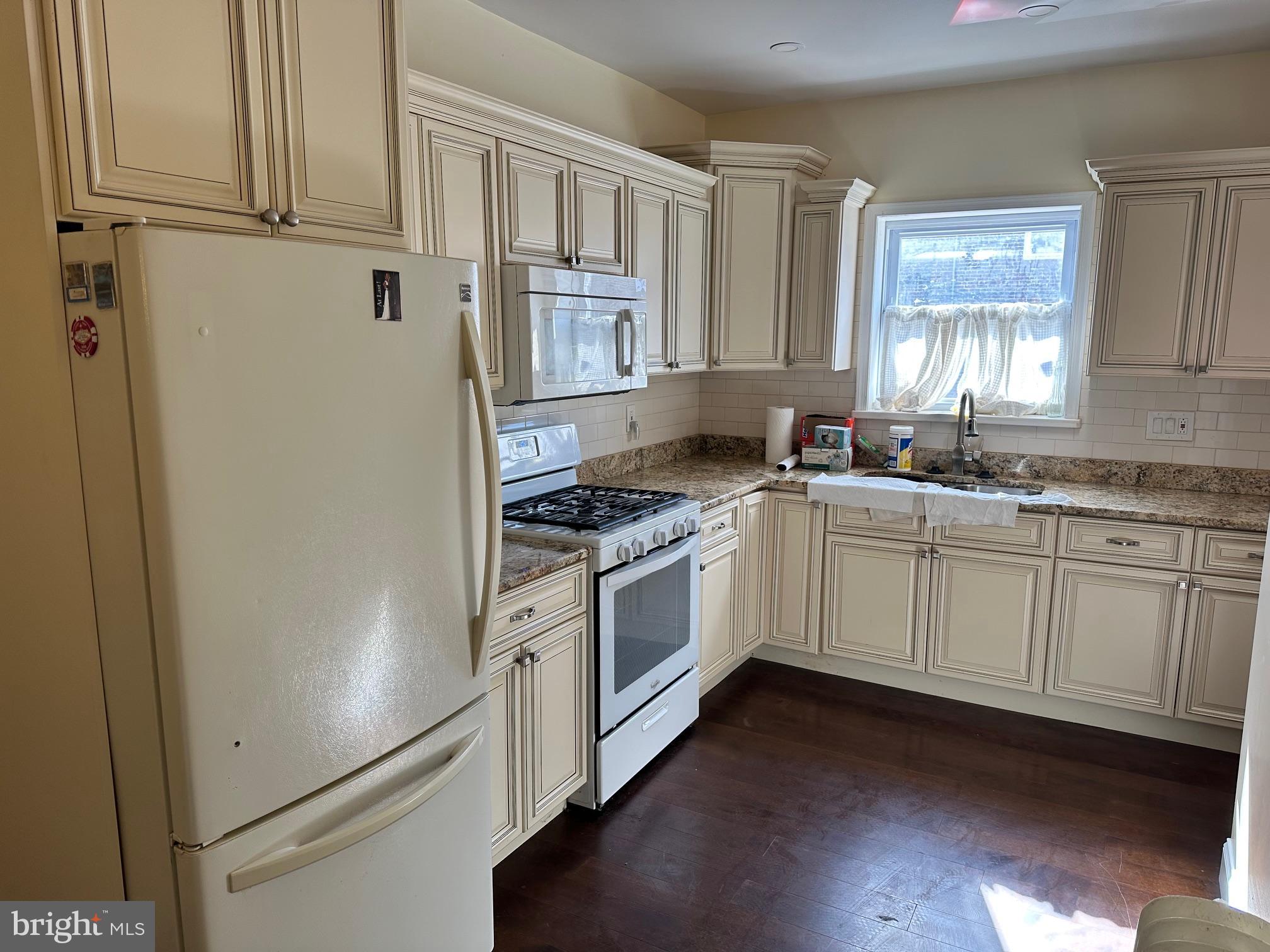 FERN ROCK - Residential