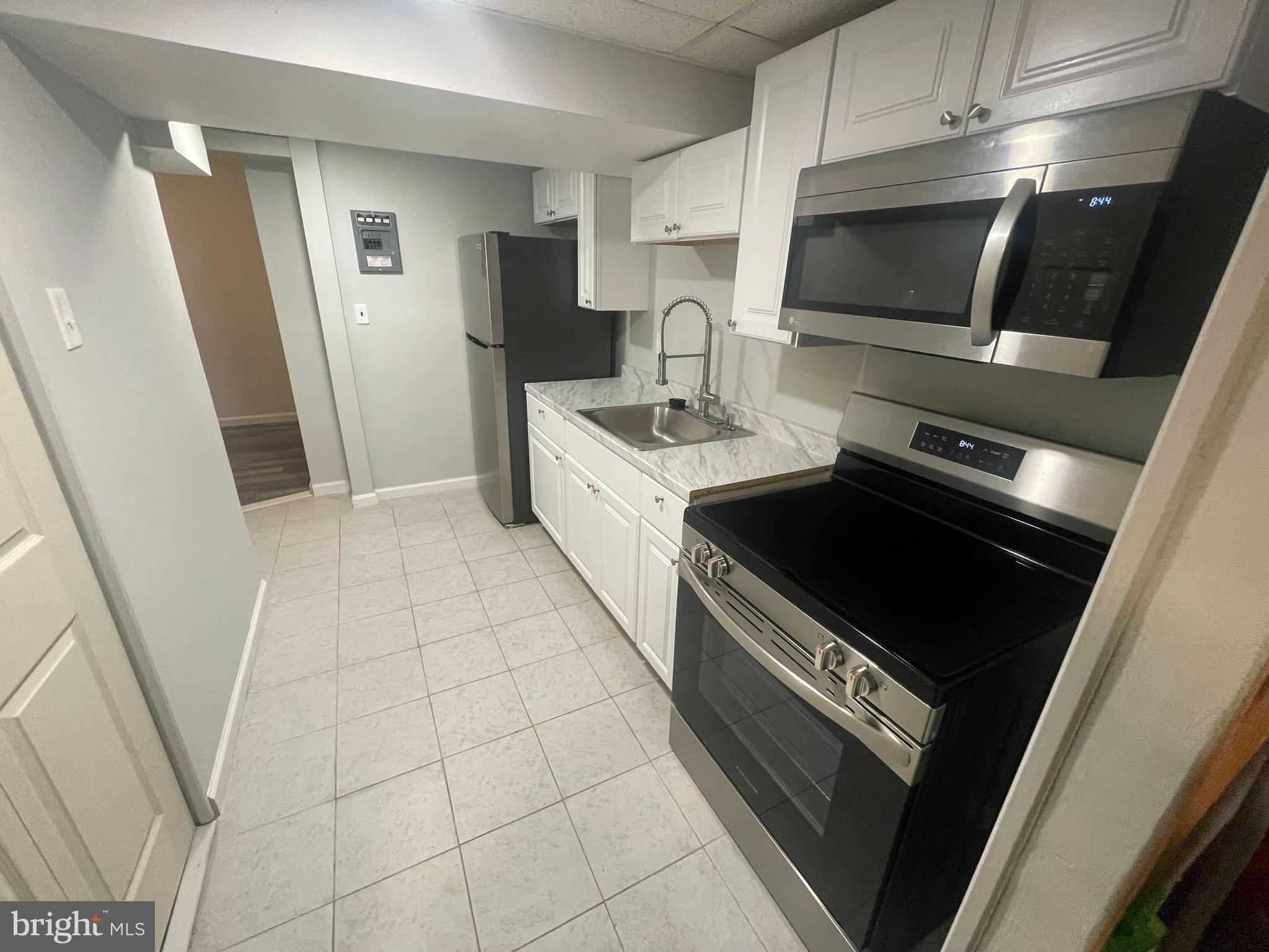 HOLLAWAY ESTATES - Residential Lease