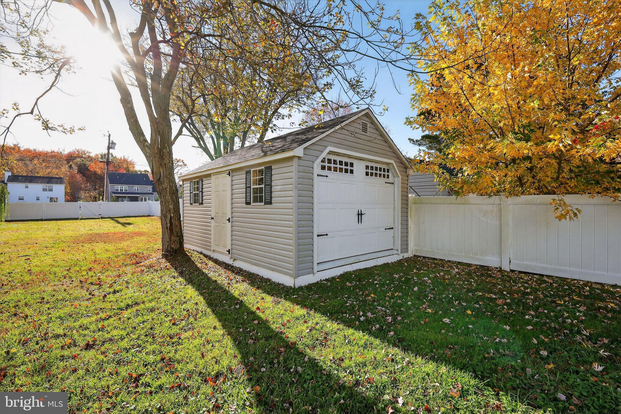 SAUNDERS POINT - Residential