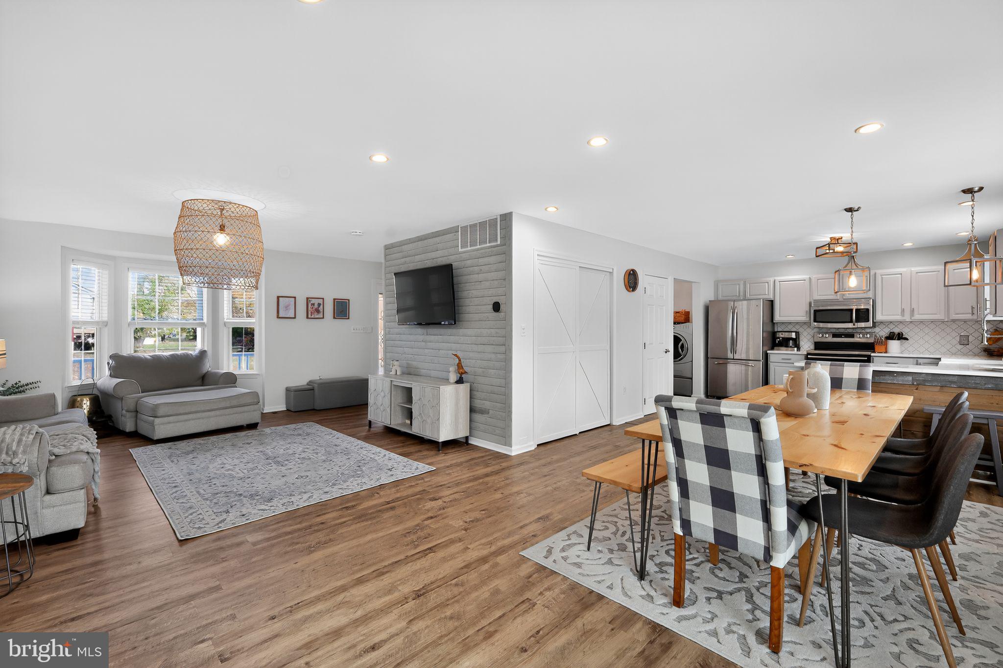 SAUNDERS POINT - Residential