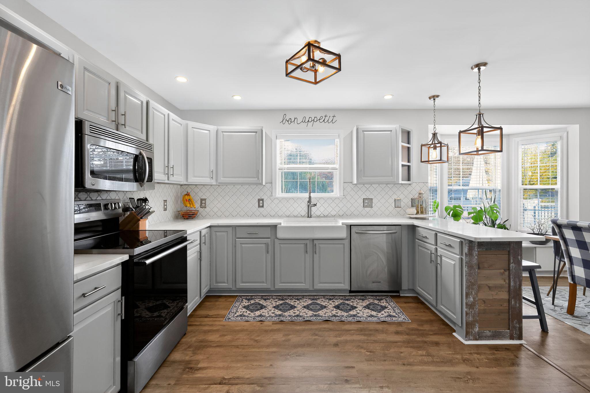 SAUNDERS POINT - Residential