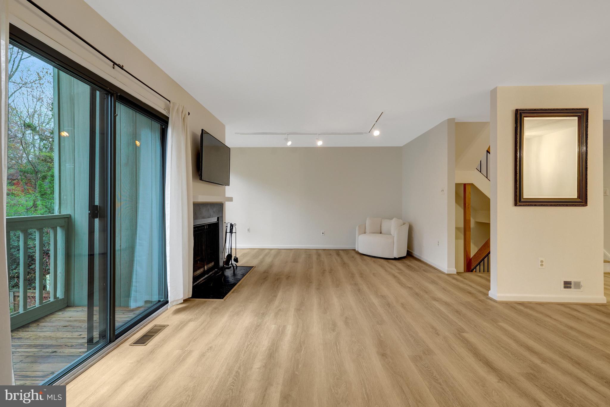 RESTON - Residential