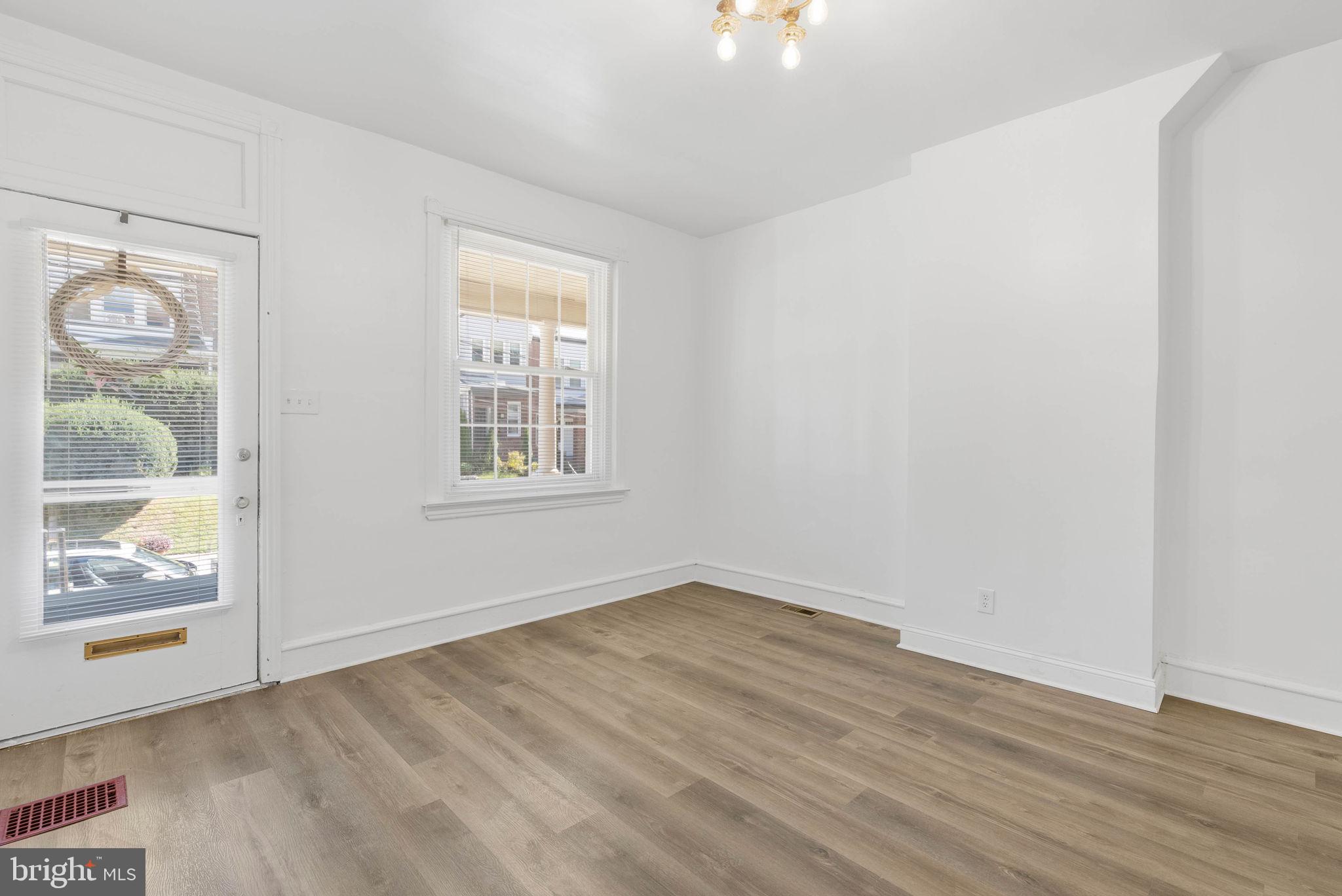 ROXBOROUGH - Residential