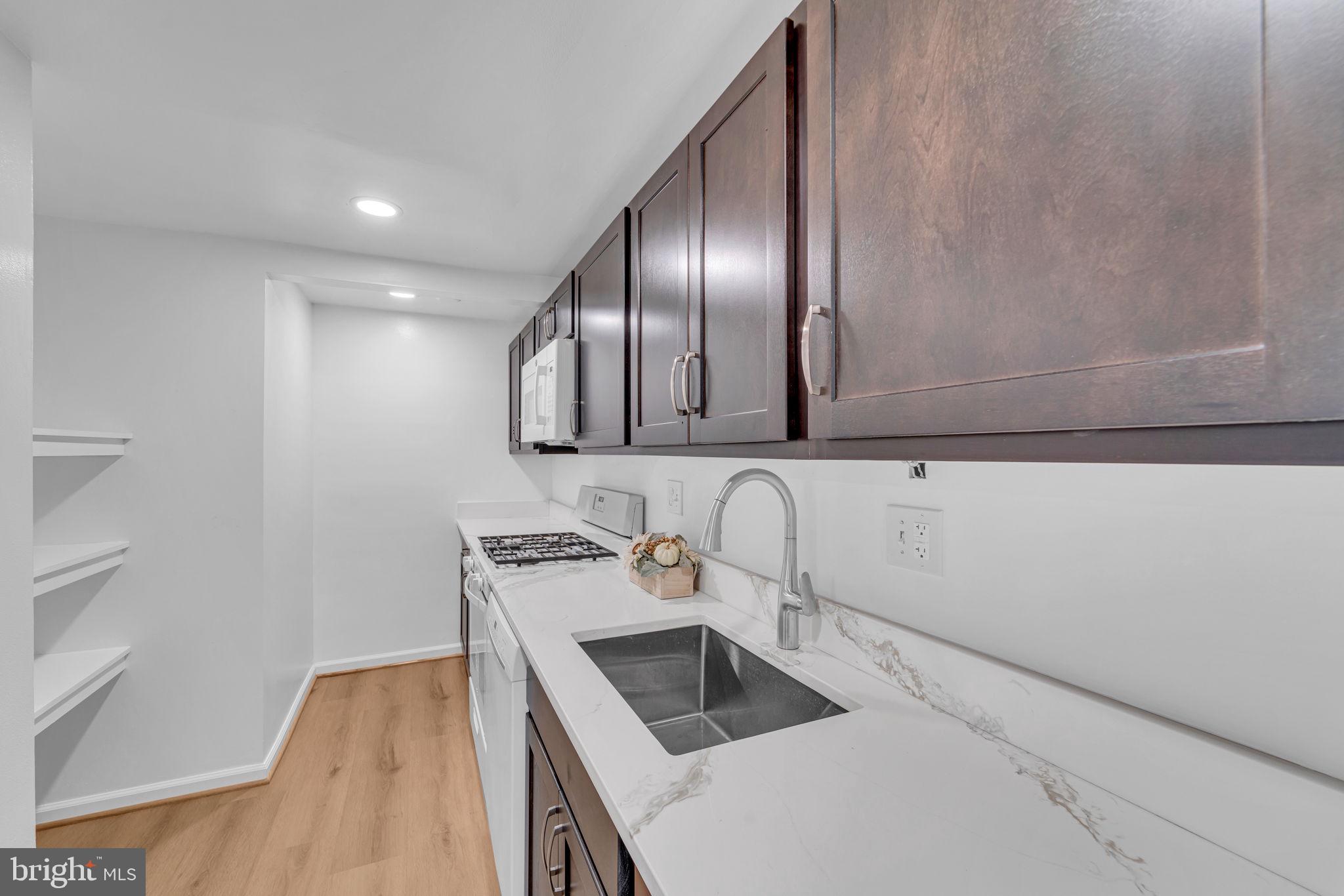 GREENWICH HILL - Residential