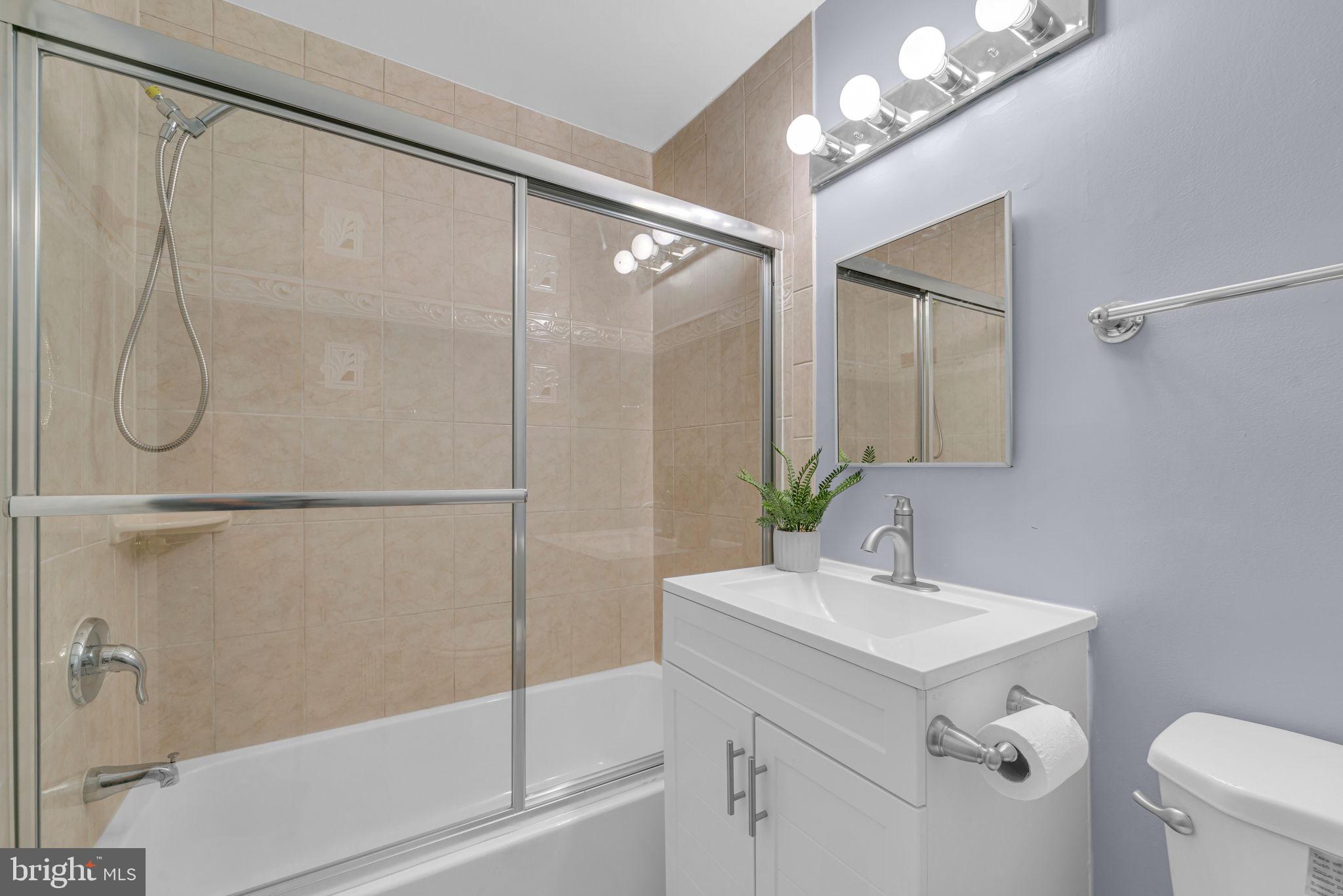 GREENWICH HILL - Residential