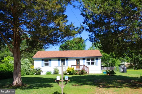 211 Mimosa Avenue, Colonial Beach, VA MLS: VAWE2007994