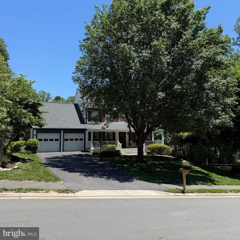 Photo of 12207 Knightsbridge Drive, WOODBRIDGE, VA 22192 (MLS # VAPW2122072)