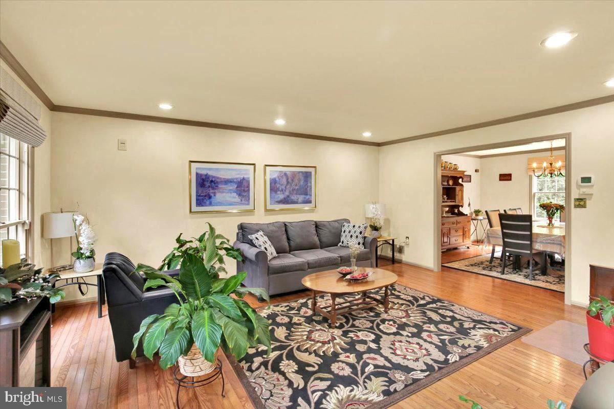 5 CHELSEA CIRCLE
