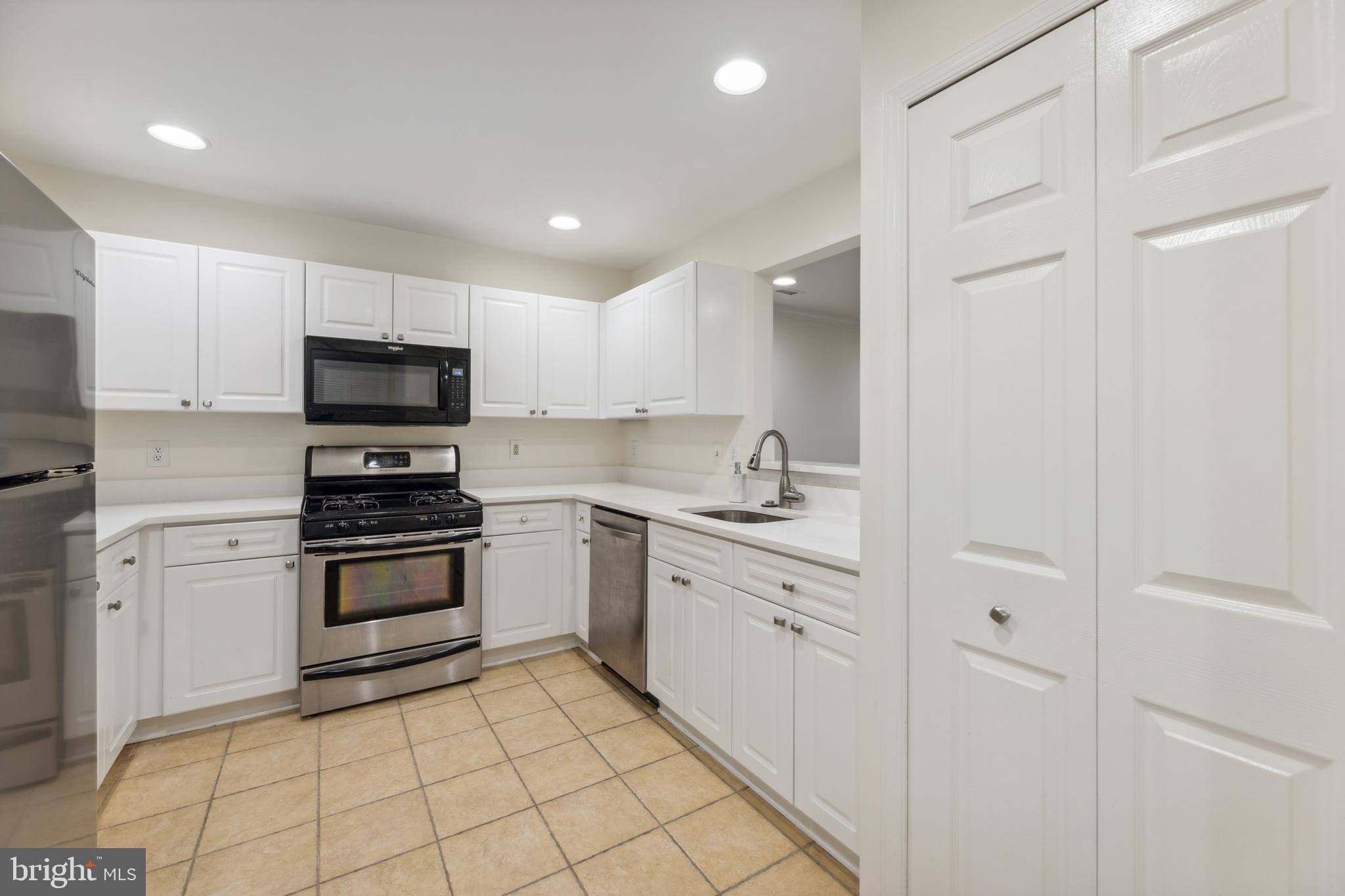 ASHBURN VILLAGE - Residential Lease