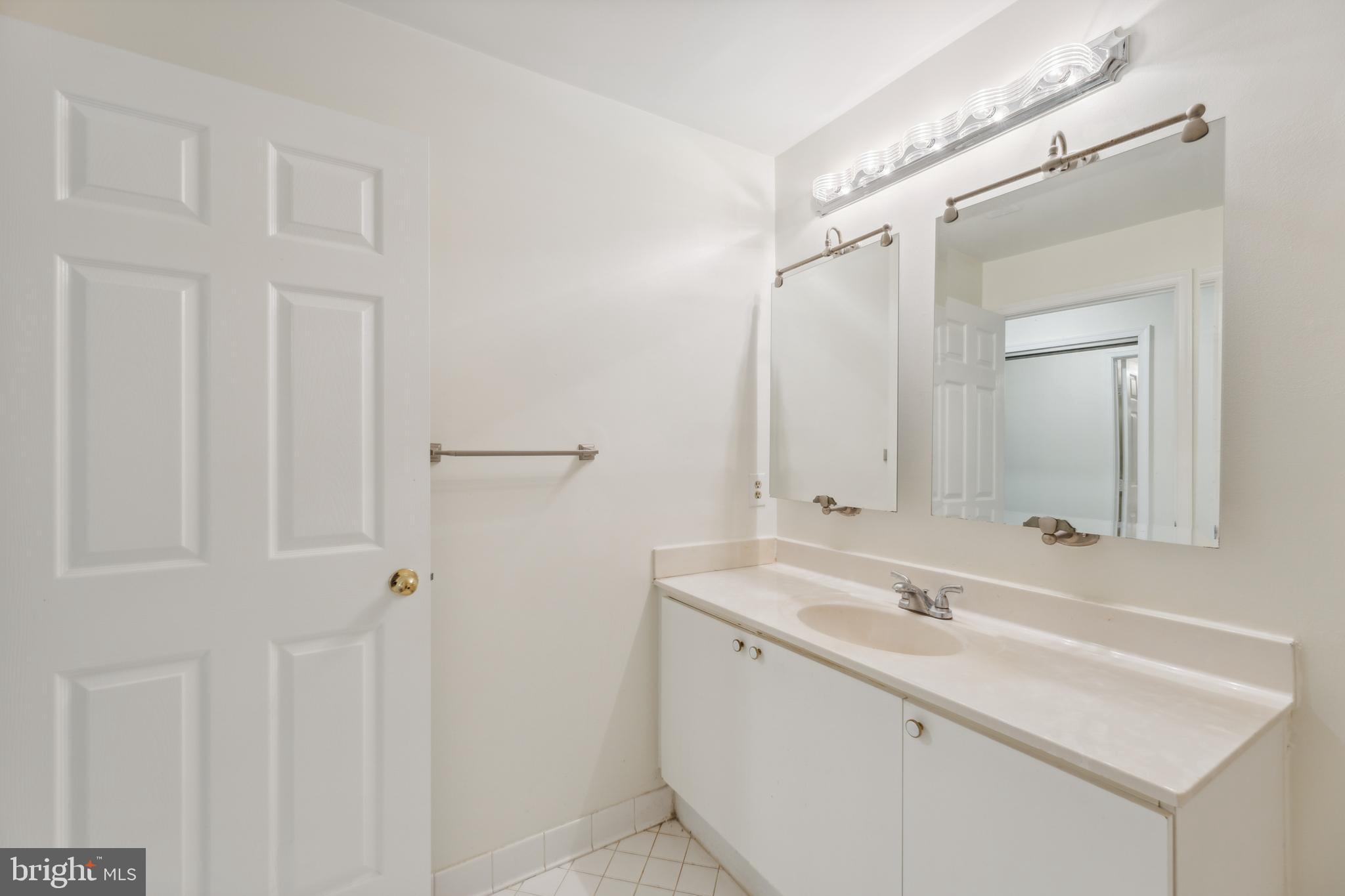 ASHBURN VILLAGE - Residential Lease