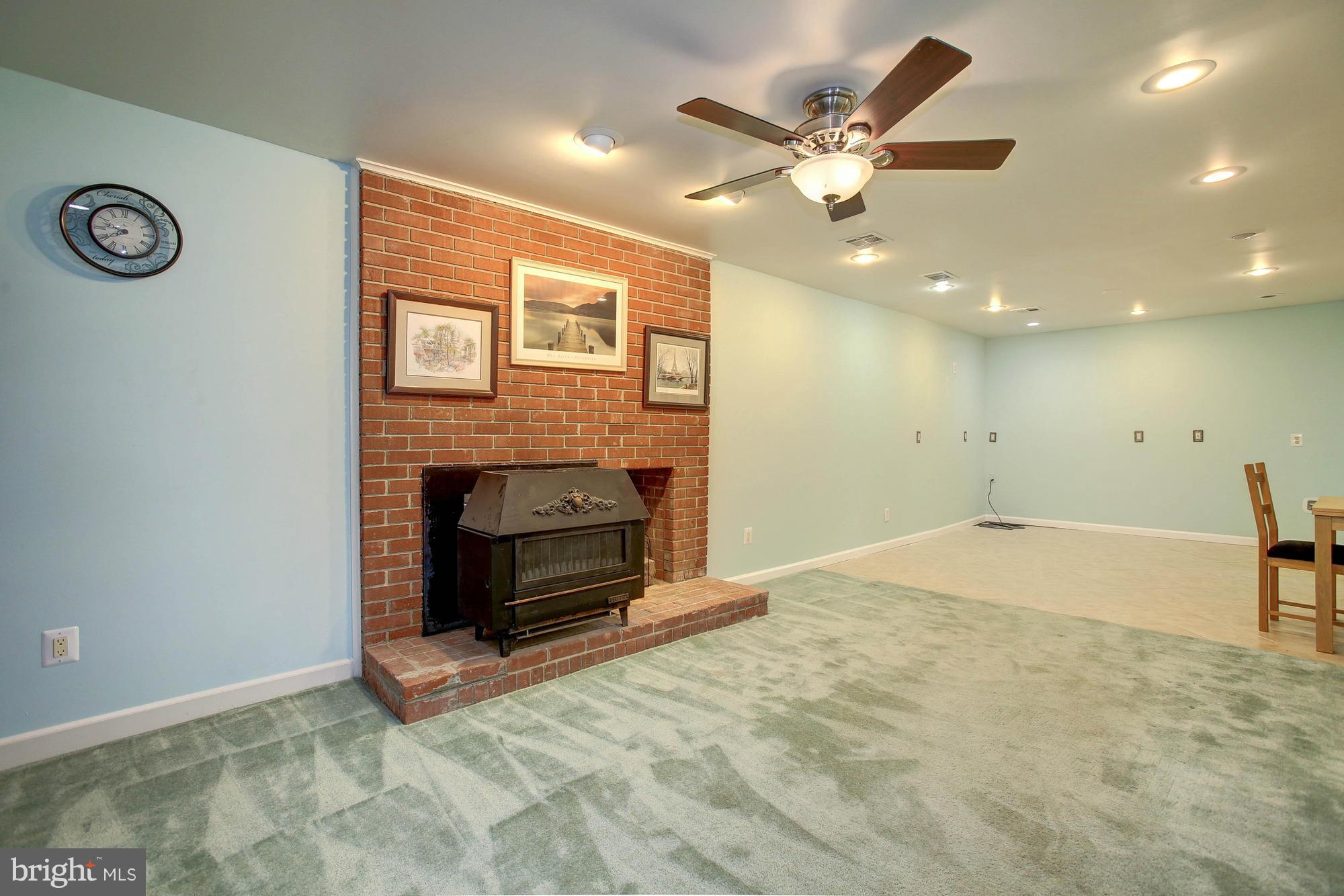 COUNTRY CLUB/LAKE MONTCLAIR - Residential