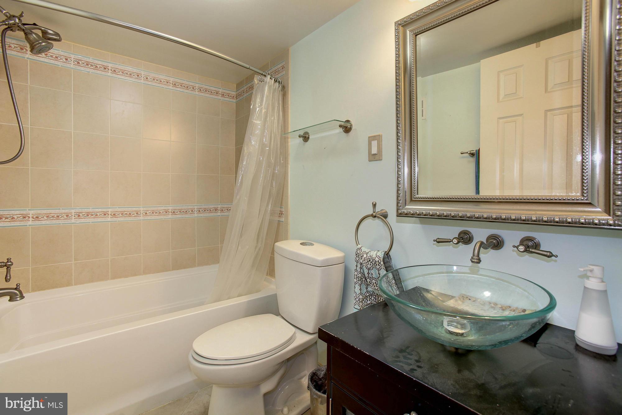 COUNTRY CLUB/LAKE MONTCLAIR - Residential