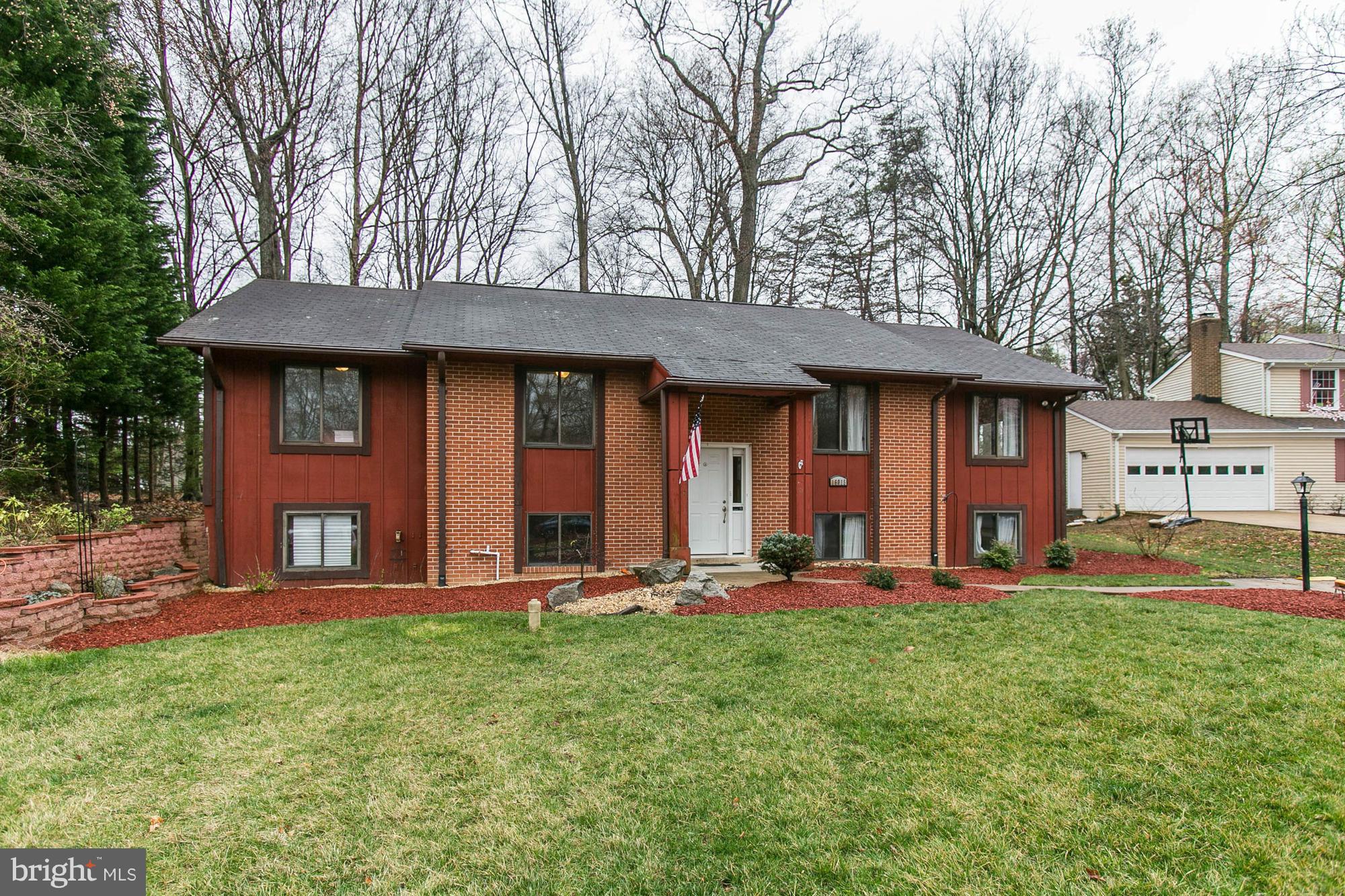 COUNTRY CLUB/LAKE MONTCLAIR - Residential