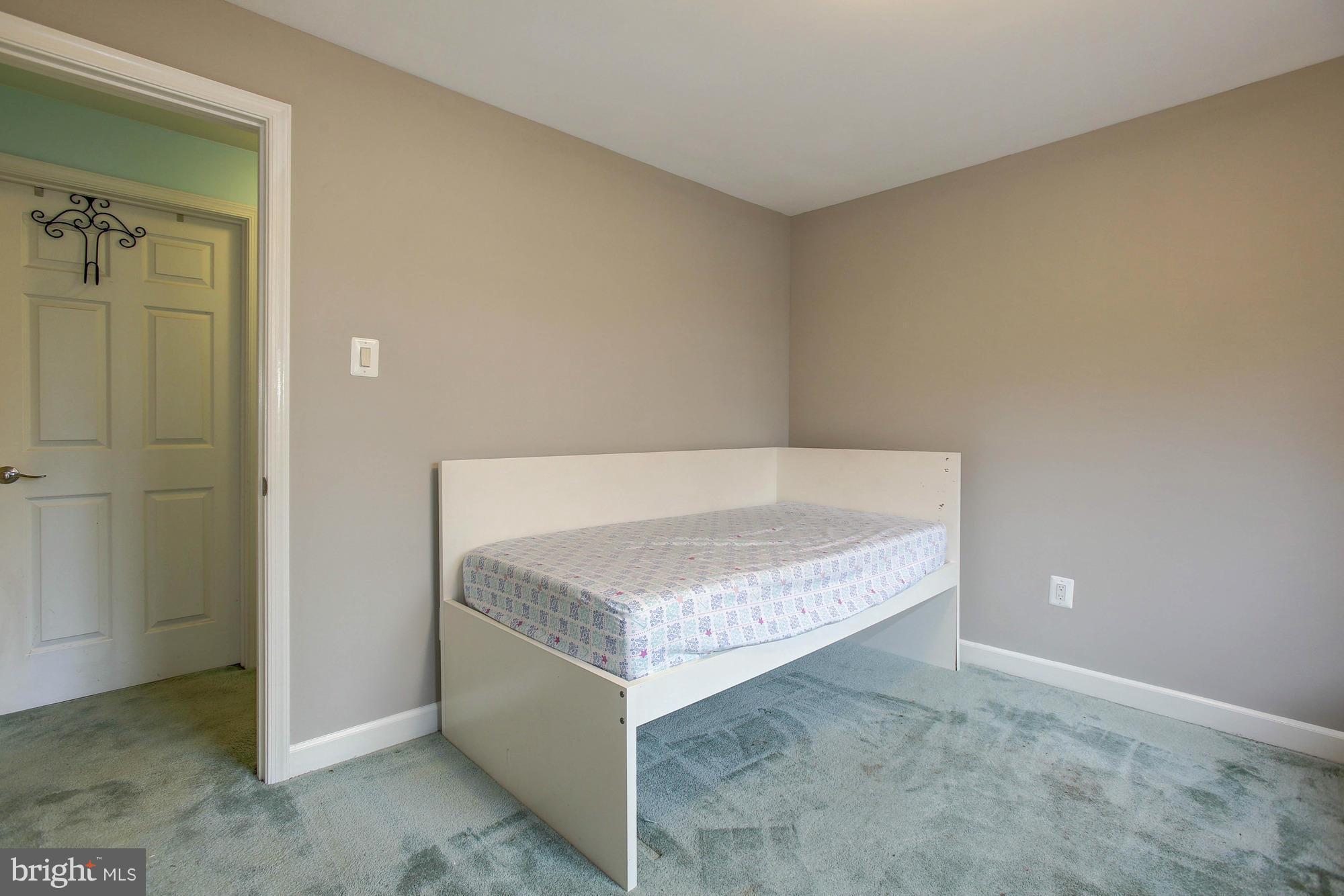 COUNTRY CLUB/LAKE MONTCLAIR - Residential