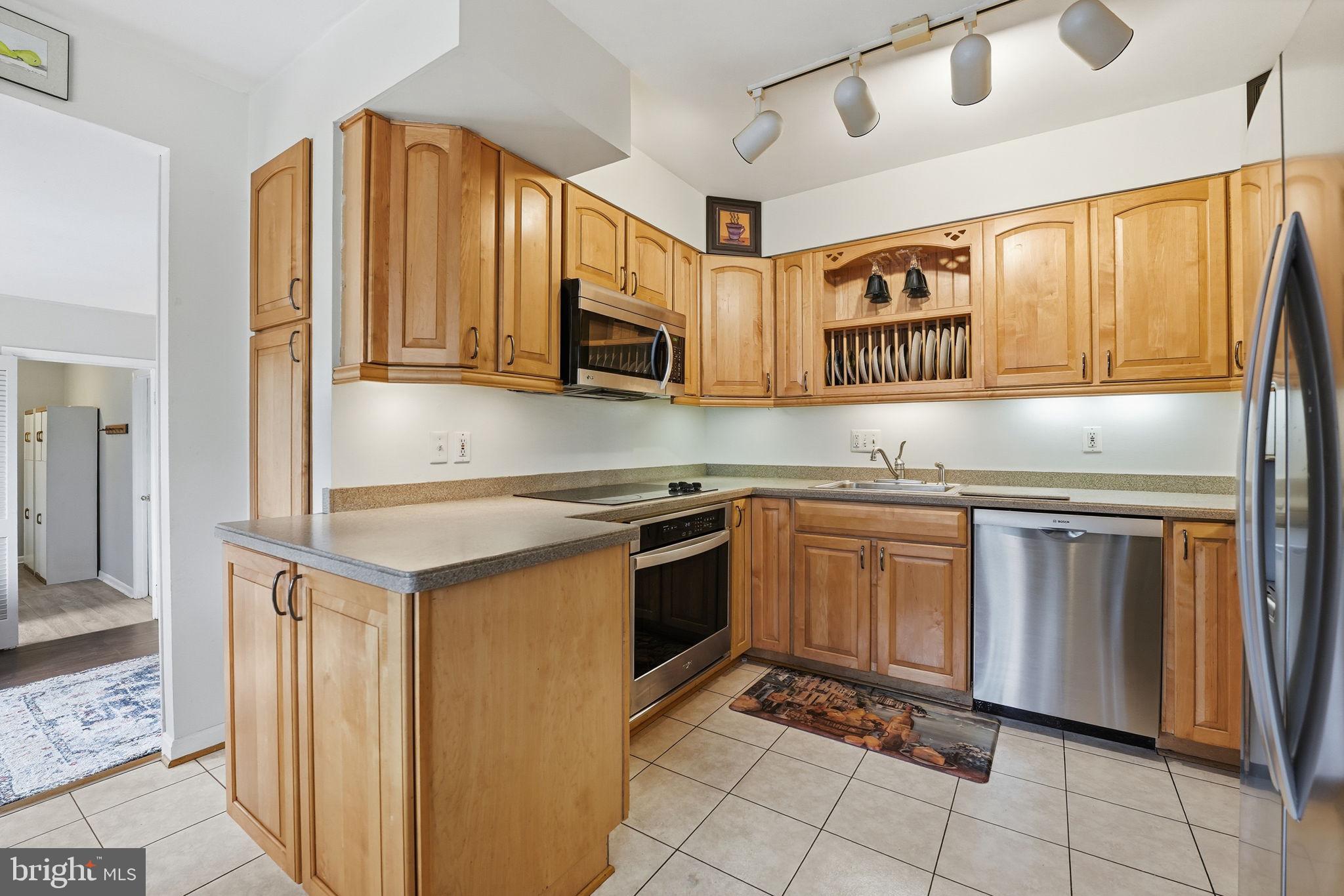 RIVERSIDE ESTATES - Residential