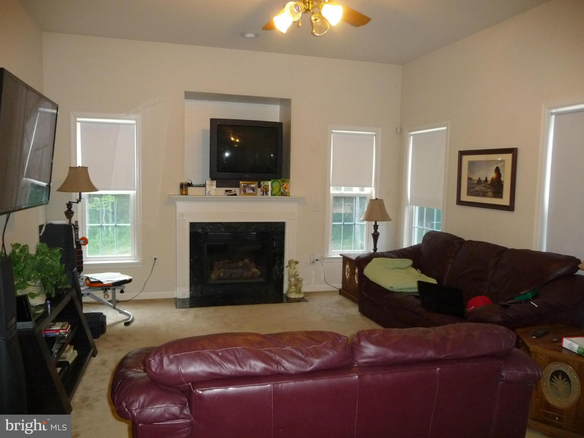 ROYAL HILLS ESTATES - Residential