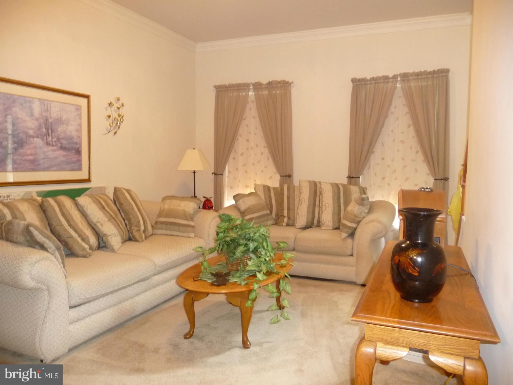 ROYAL HILLS ESTATES - Residential