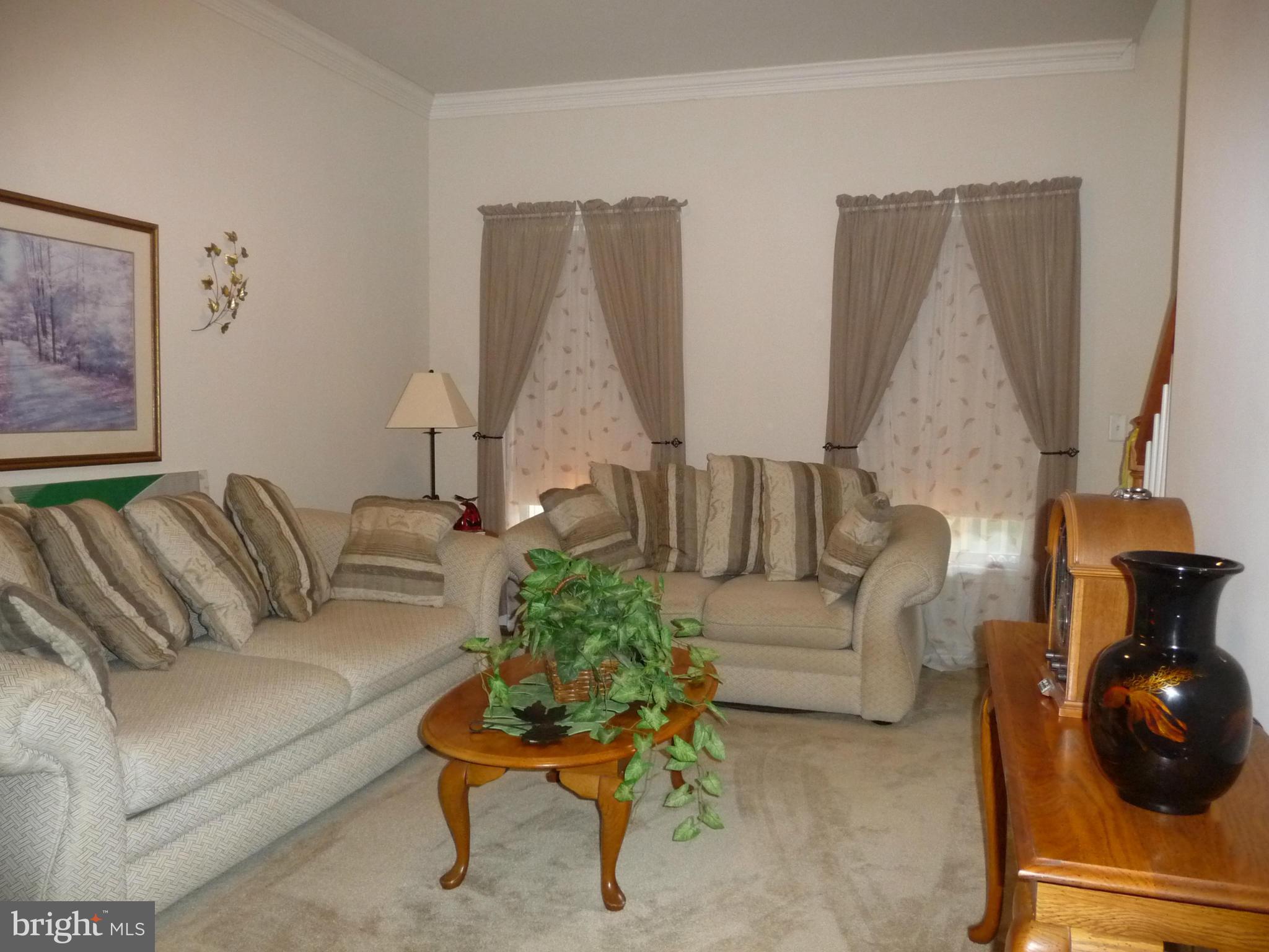 ROYAL HILLS ESTATES - Residential